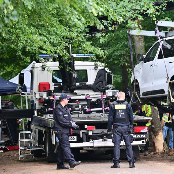 Mit diesem Auto, das im Bereich des Tiergartens gegen einen Baum gefahren war, fuhr mutmaßlich Abdul B. in die Menschenmenge beim Berliner CSD.