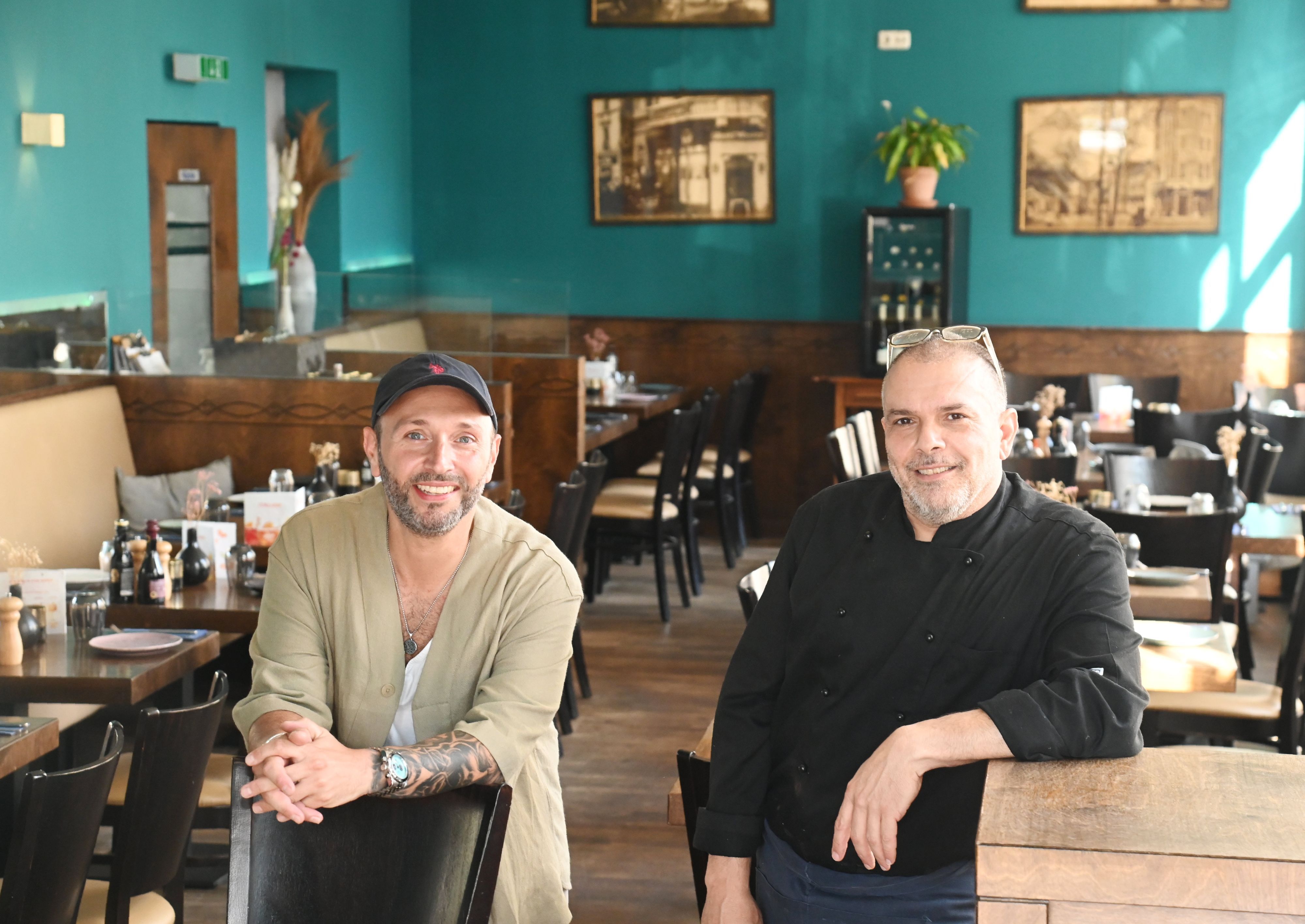 16.07.2026 Köln. Sommermenü mit den Gastronomen vom Frizzantino in Mülheim. Carlo Picciallo (li.) und Filippo Militano. Foto: Alexander Schwaiger