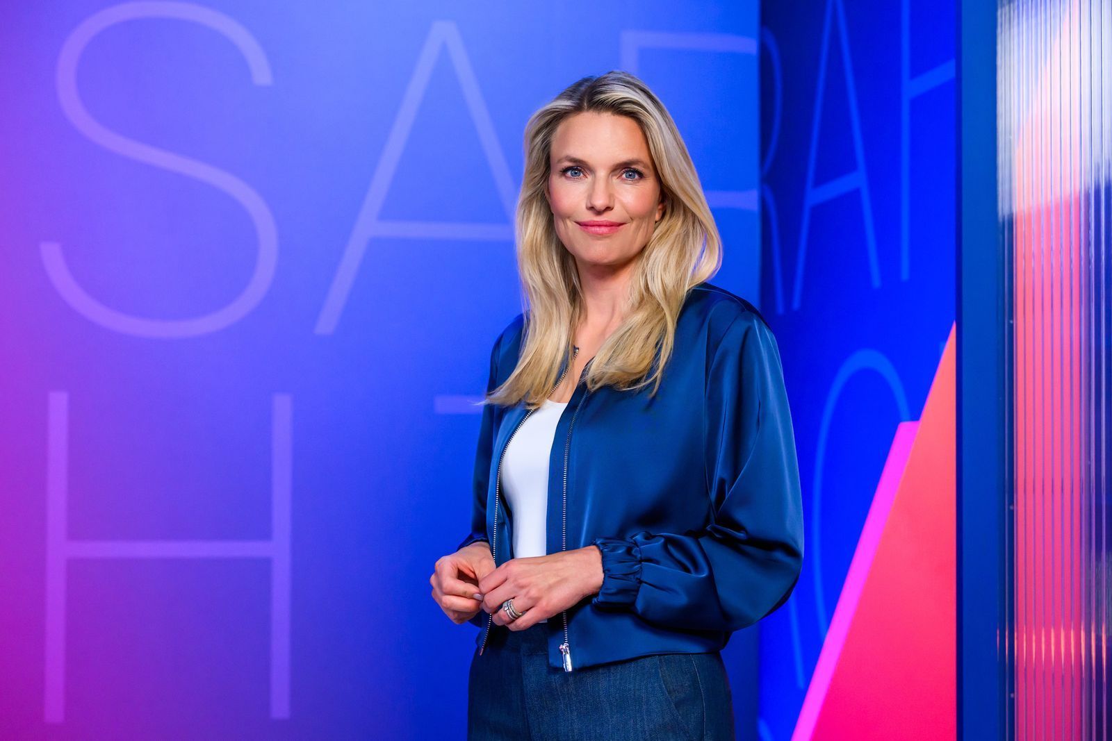 Sarah Tacke möchte etwas Neues in der deutschen politischen Talkshow-Landschaft probieren: die lösungsorientierte Debatte komplexer Probleme.  (Bild: ZDF / Svea Pietschmann)