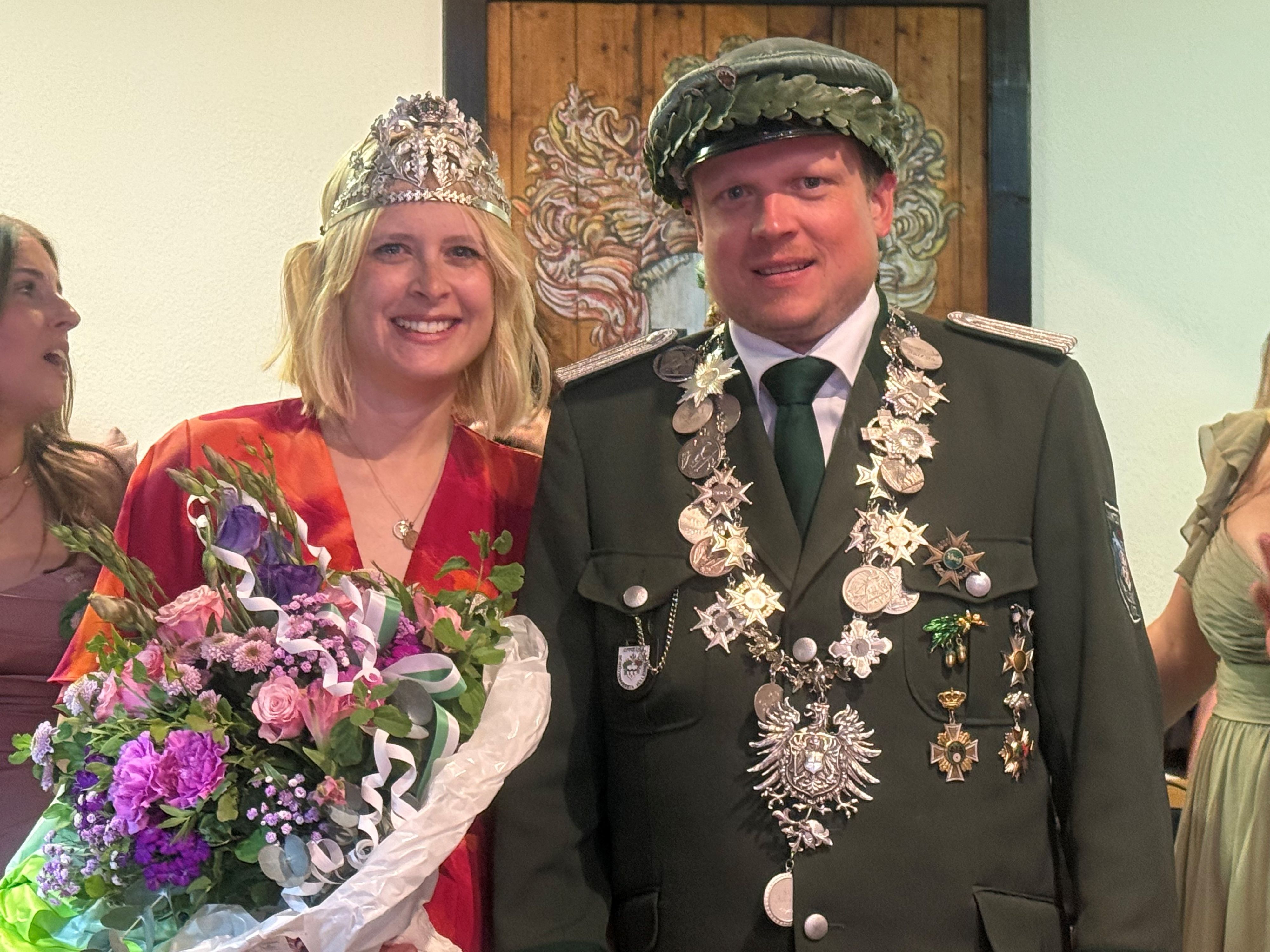 Ein glückliches Königspaar: Julian und Jana Schenk.
