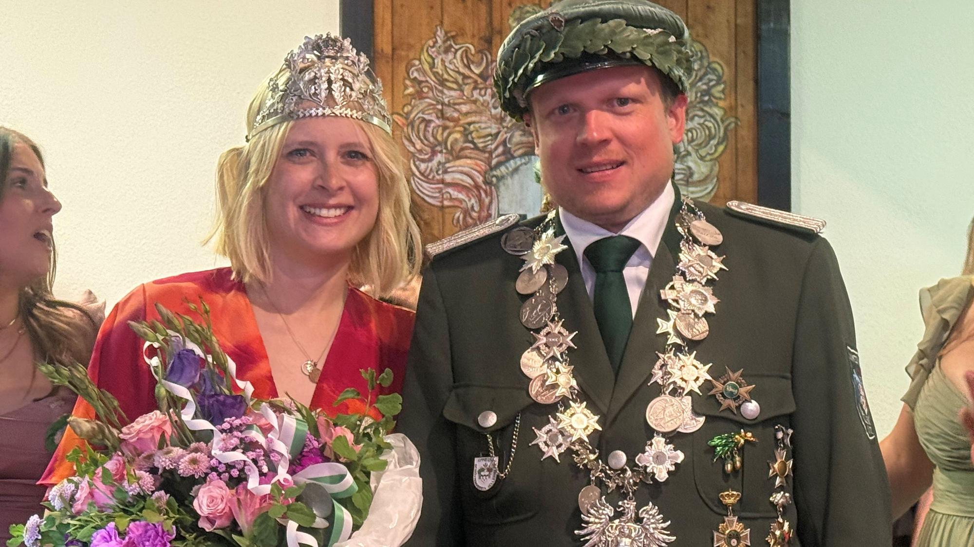 Ein glückliches Königspaar: Julian und Jana Schenk.