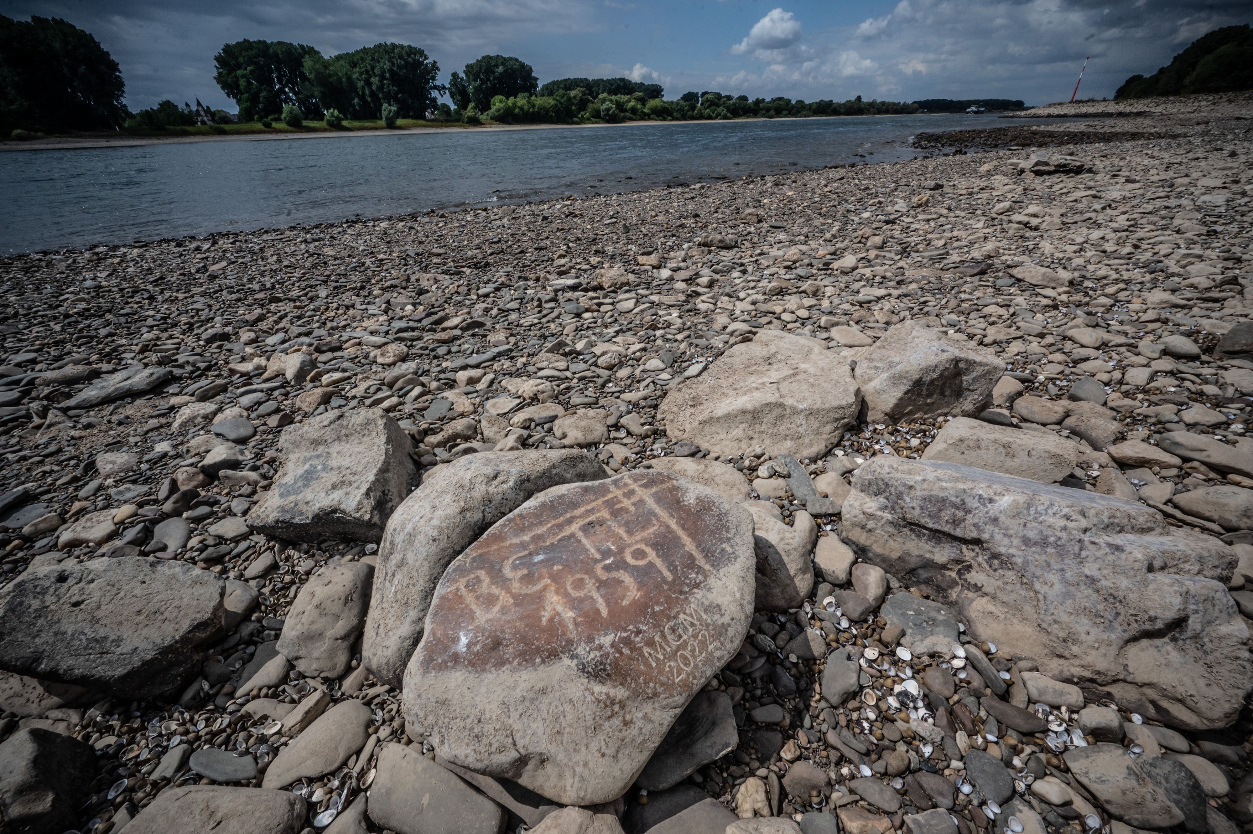 Am Rhein Niedrigwasser, Hungersteine. Bild: Ralf Krieger