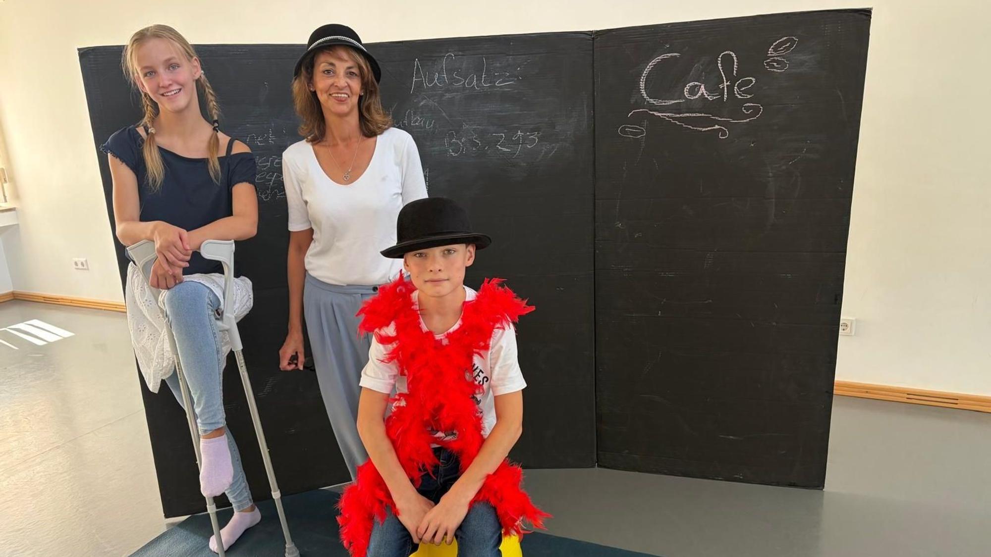 Mit Fantasie und Mut auf der Bühne: Svenja und Benjamin beim Theaterworkshop von Anna Stahl.