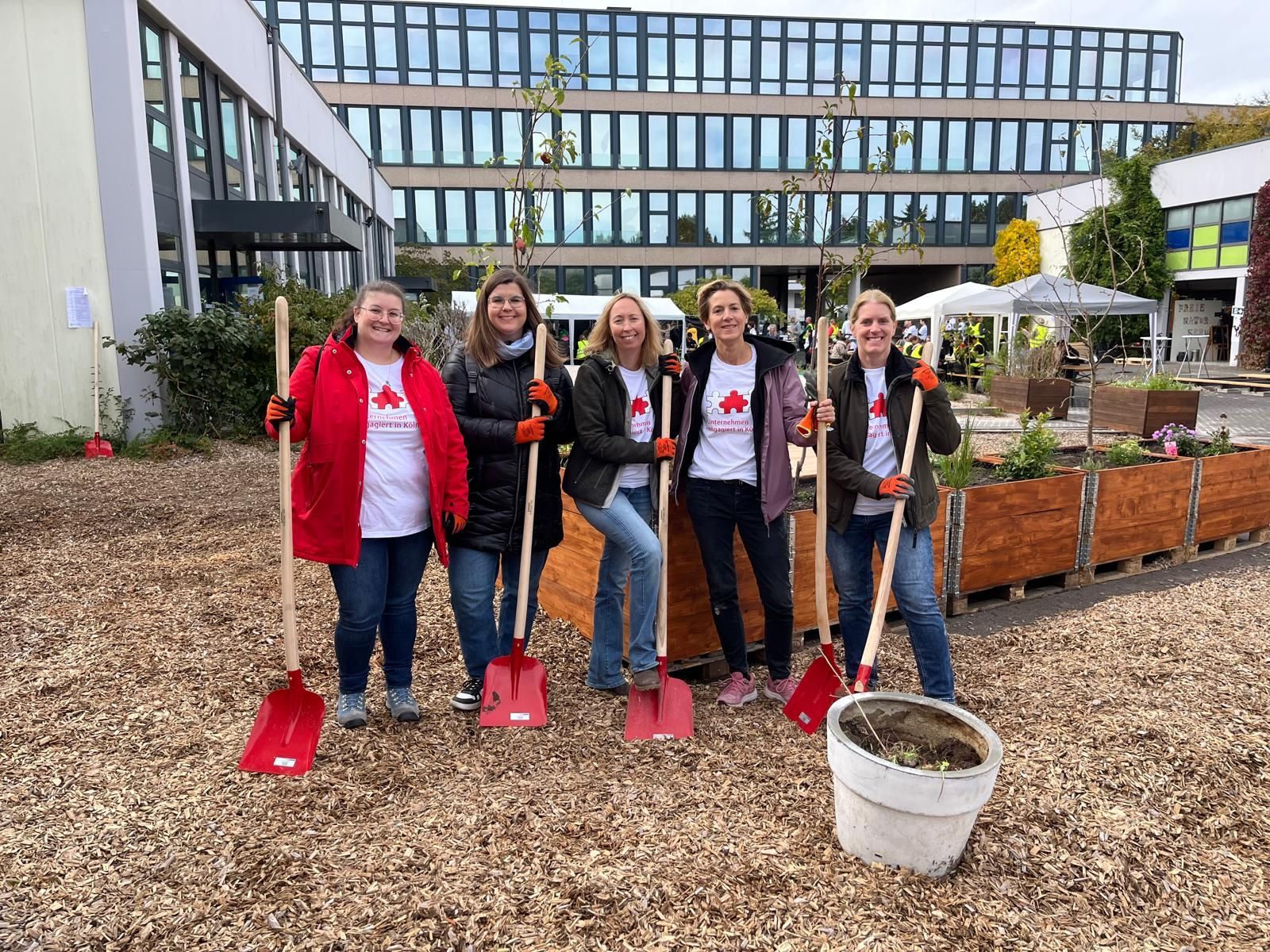 Im vergangenen Jahr half das Vocato-Team beim Bau eines Insektenhotels an der Freien Naturschule Köln.