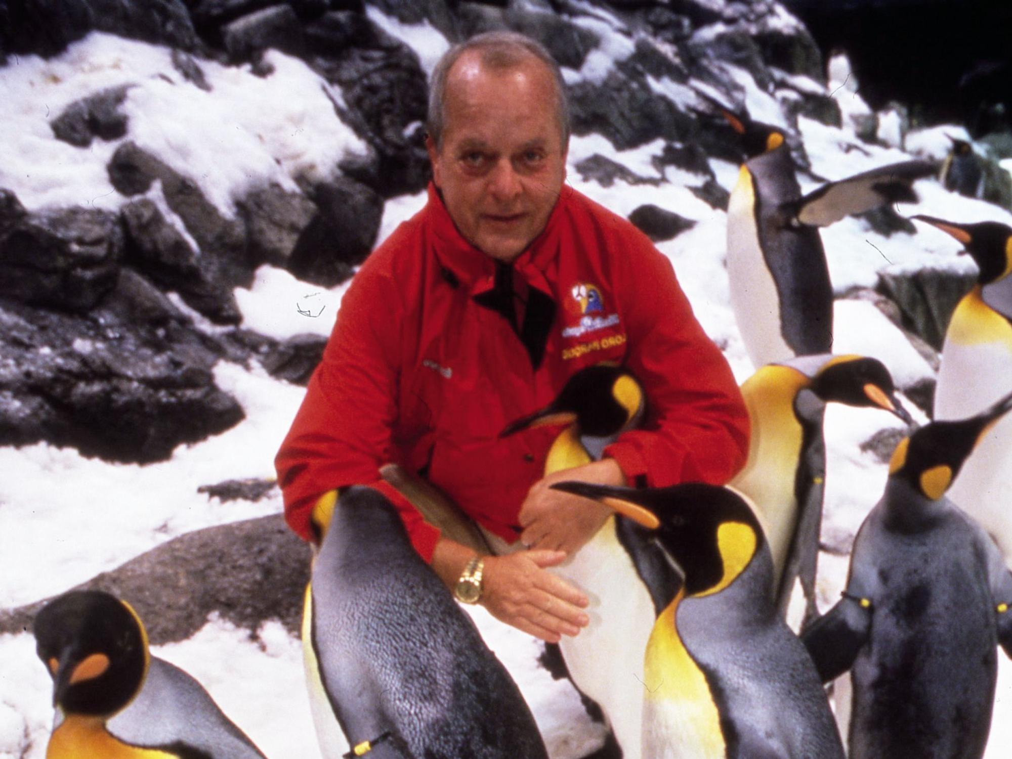 1999 eröffnet Kiessling das größte Pinguinarium der Welt. Täglich werden zwölf Tonnen Schnee für 200 Tiere erzeugt.