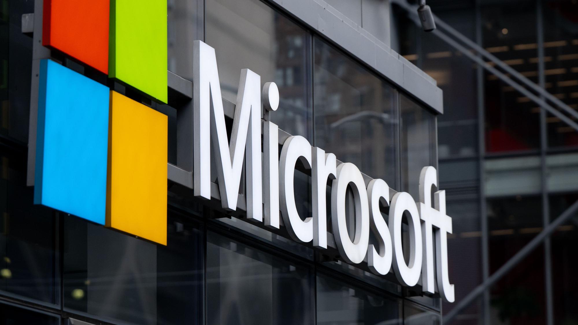 Das Logo des Technologieriesen Microsoft. Der US-Technologiekonzern möchte im Rheinischen Revier ein viertes KI-Rechenzentrum bauen.