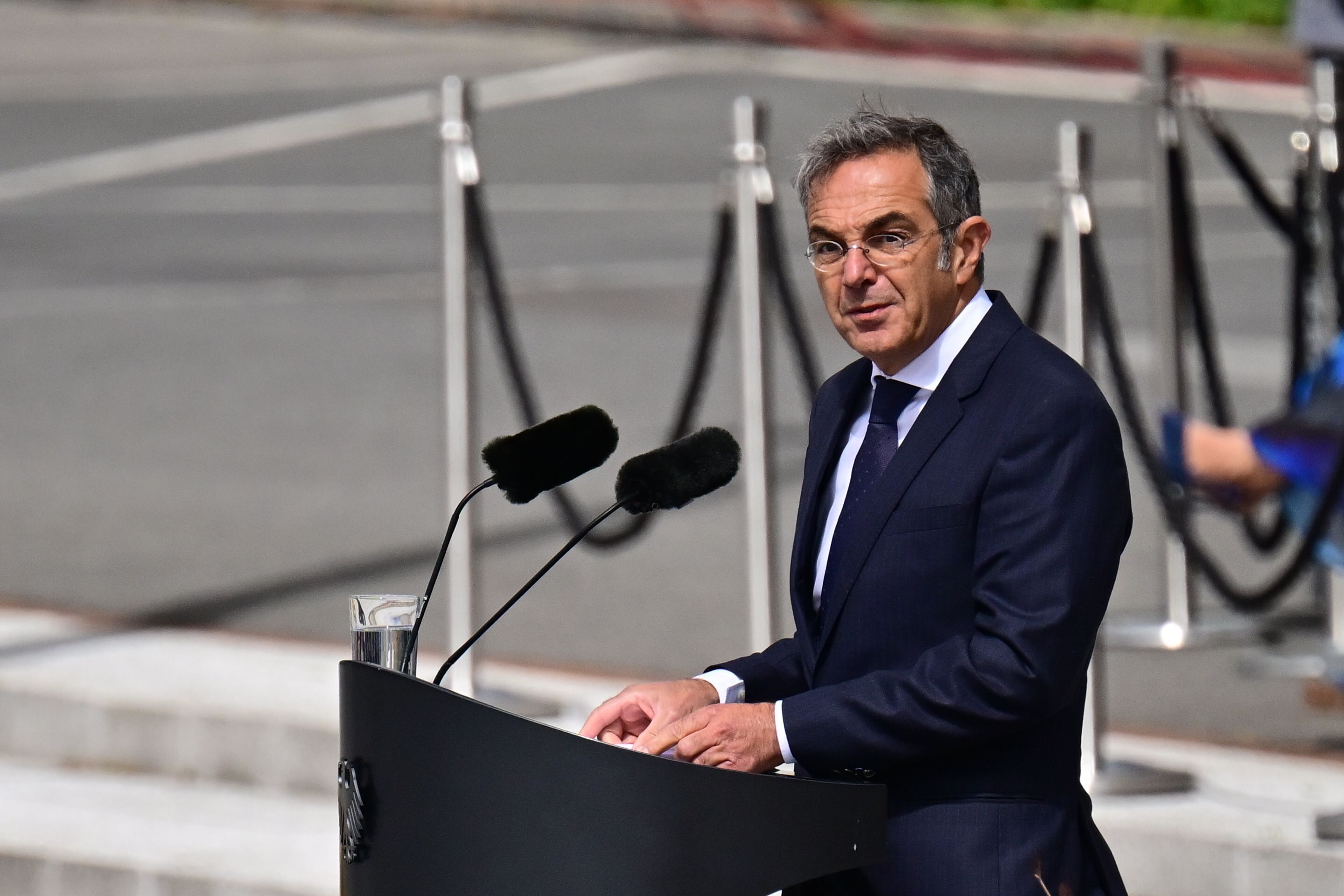 20.07.2026, Berlin: Schriftsteller Navid Kermani spricht während des Feierlichen Gelöbnis der Rekrutinnen und Rekruten der Bundeswehr im Bendlerblock. Foto: Sebastian Gollnow/dpa +++ dpa-Bildfunk +++
