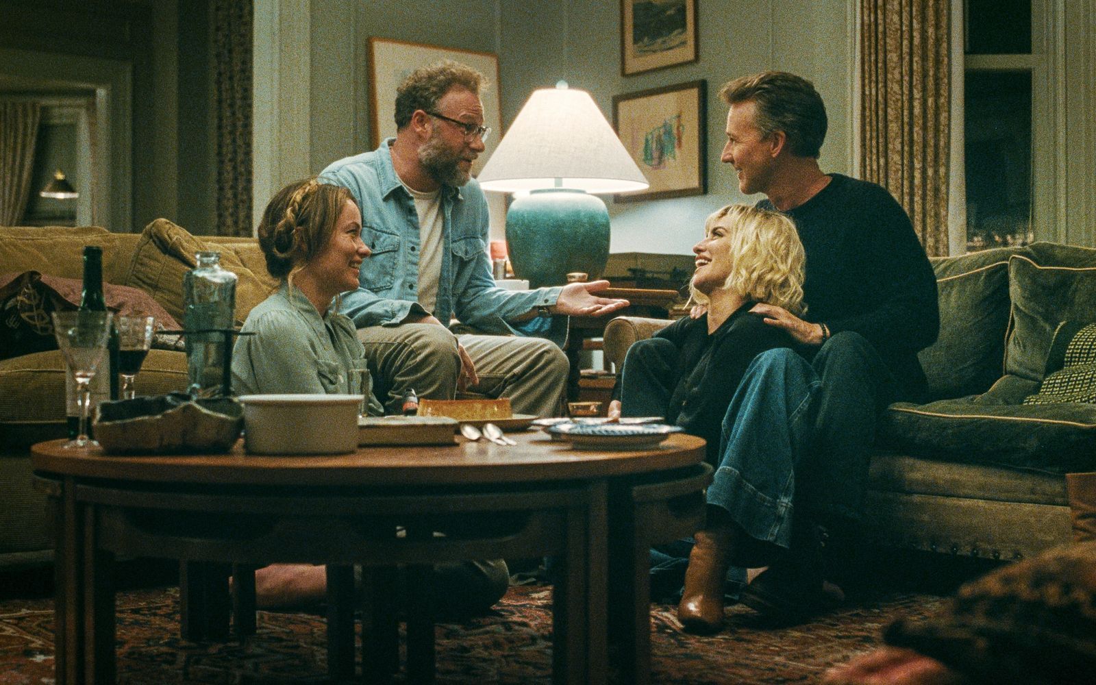 Mit Olivia Wilde, Seth Rogen, Penélope Cruz und Edward Norton (von links) in den Hauptrollen ist „The Invite“ erstklassig besetzt. (Bild: Tobis Film)