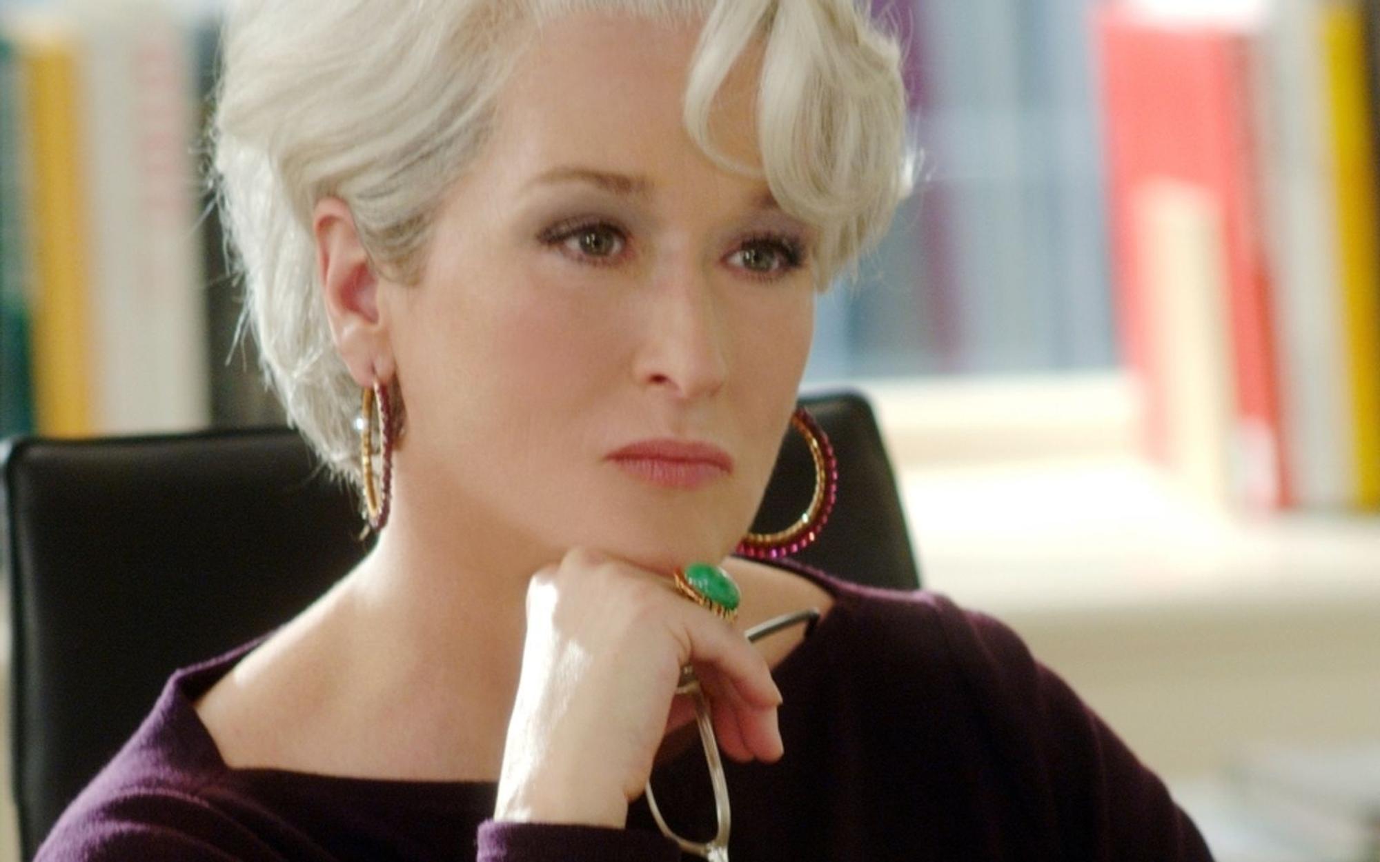 Vor allem aber Meryl Streep sollte zu einem Risiko-Faktor werden. Die Charakterdarstellerin wollte bei „Der Teufel trägt Prada“ zunächst nicht mitwirken, weil sie mit dem ursprünglichen Gehaltsangebot unzufrieden war. (Bild: 2006 Twentieth Century Fox)