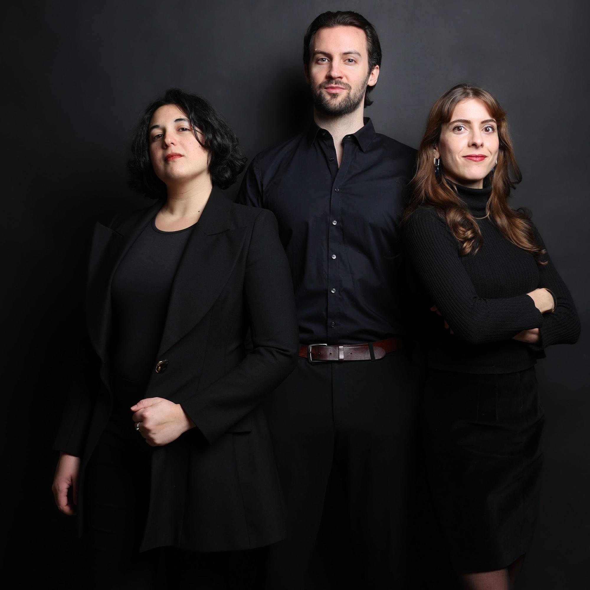 Das Trio aus Sophia Aretz (Traversflöte), Jakob Wagner (Erzlaute) und Amarilis Dueñas Castán (Violoncello) zeigt sein Programm „Venetian Red“