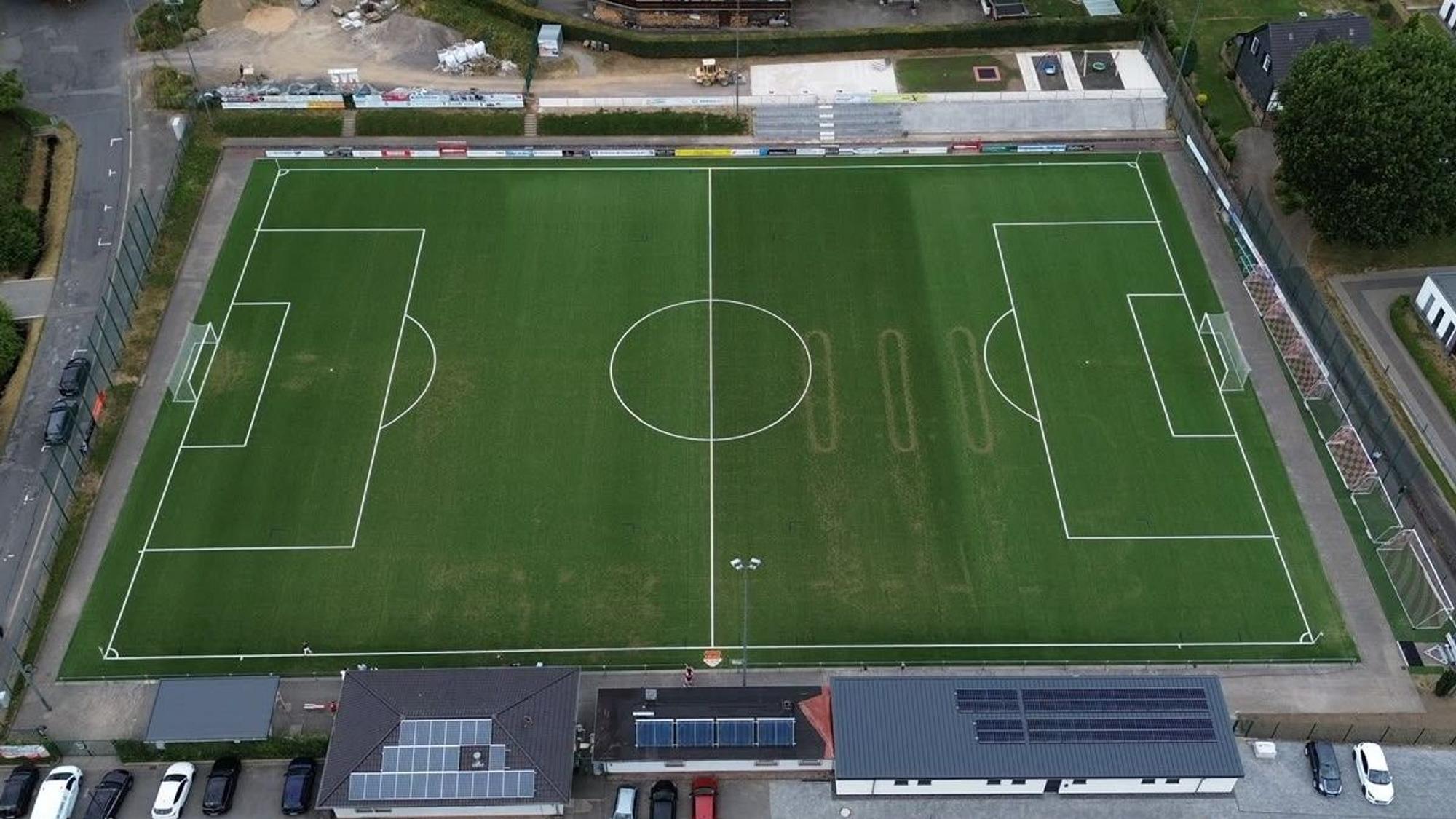 Luftbild des neuen Sportplatzes.
