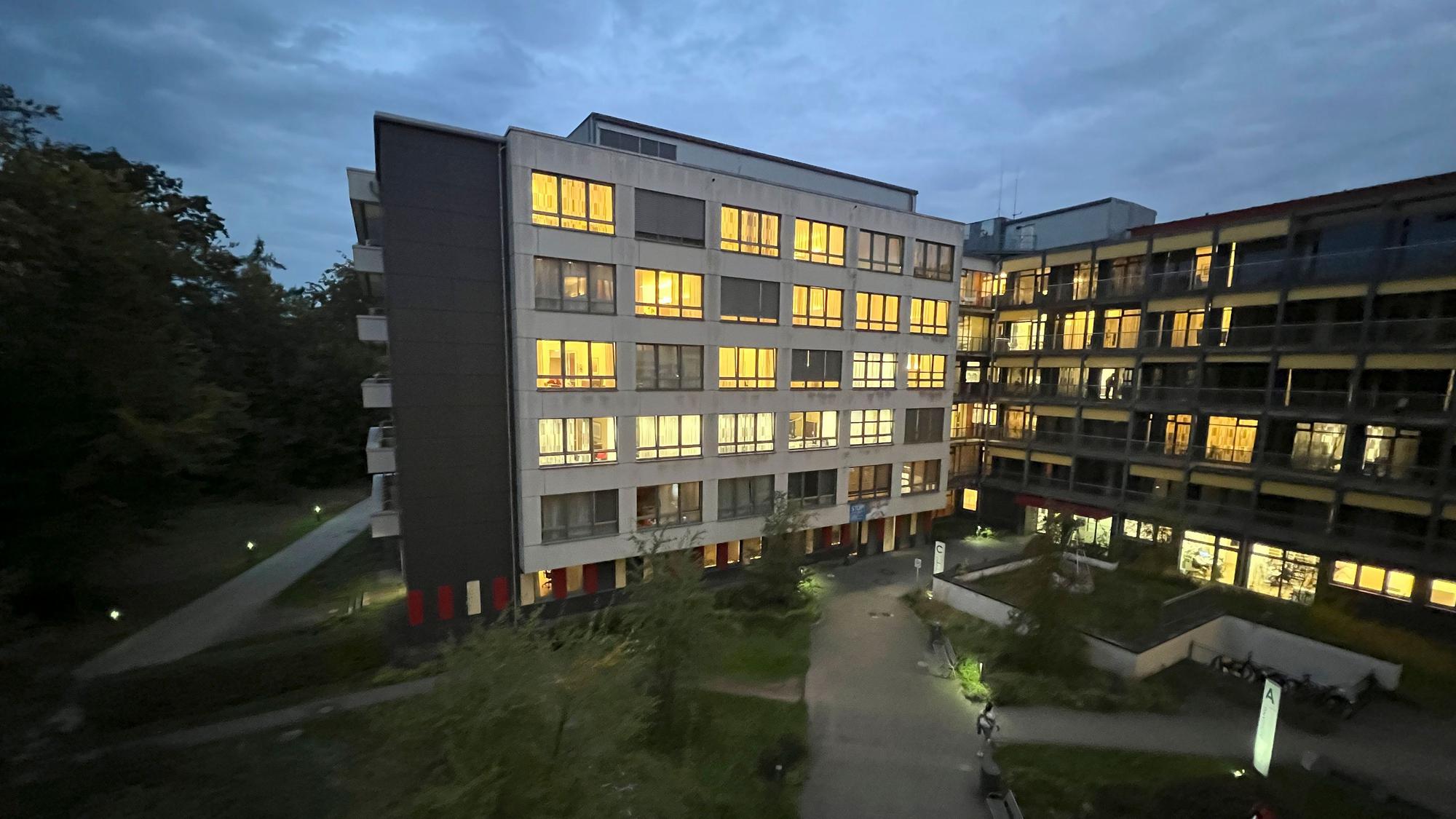Klinikum Leverkusen Krankenzimmer am Abend