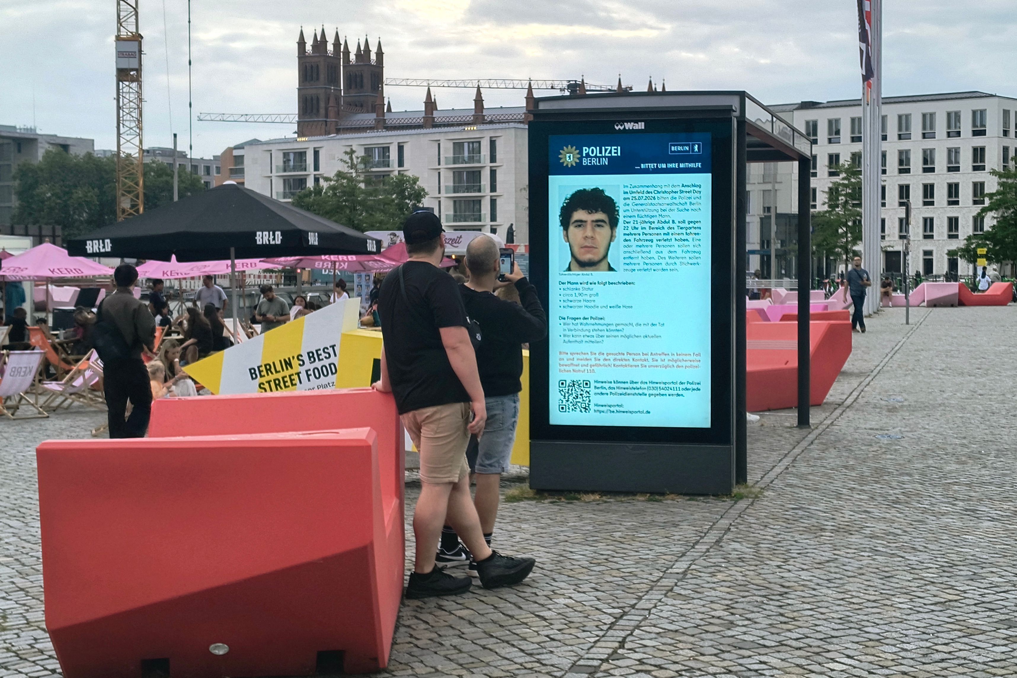 Diese Fahndung war nach dem Anschlag und vor dem Zugriff in einer Schrebergartenanlage in Berlin zu sehen.