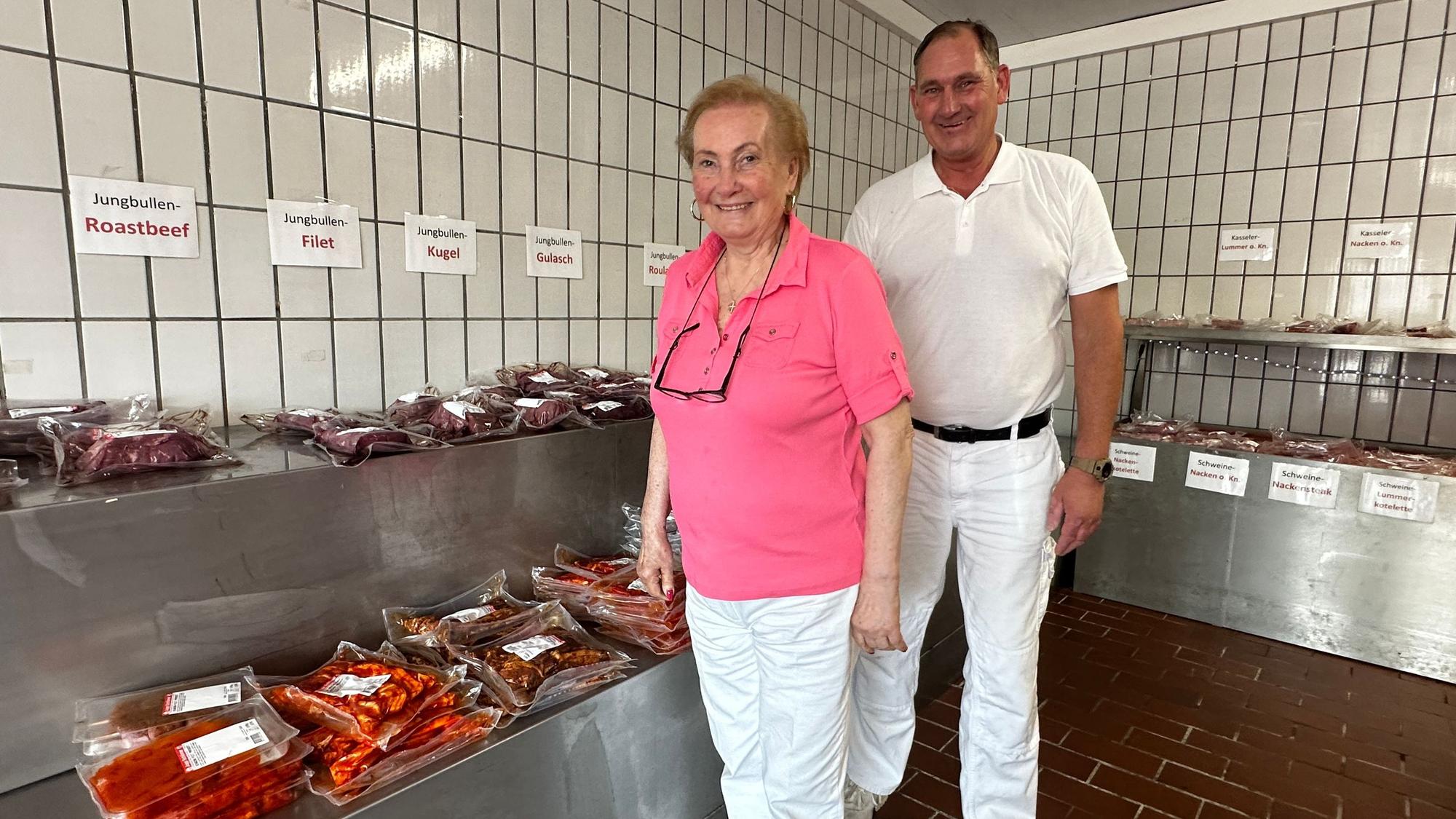Arbeiten beide im Geschäft: Jupp Schlömer mit seiner 80 Jahre alten Mutter Karin