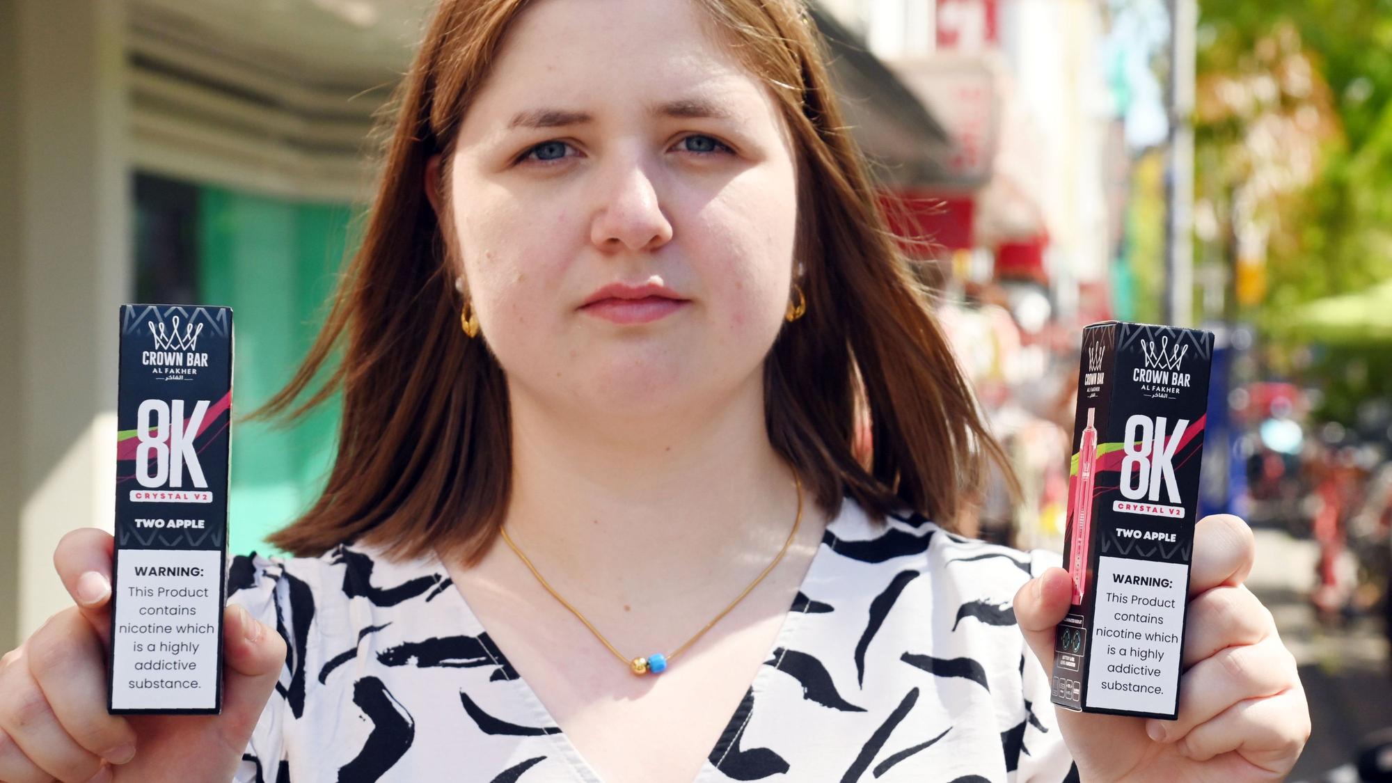 Franziska Hagemeister von der Gewerbeabteilung des Amtes für öffentliche Ordnung begleitet die Testkäufe als Zeugin.