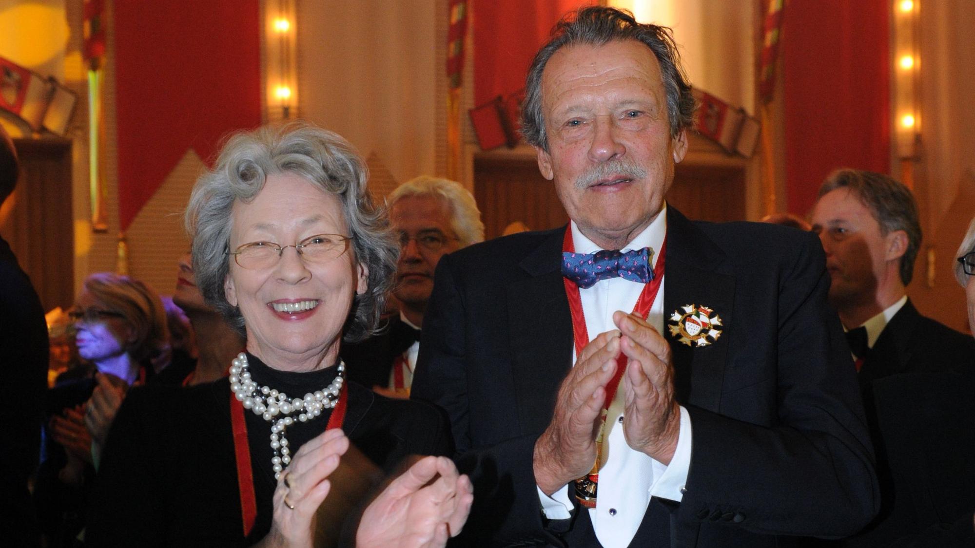 Hedwig und Alfred Neven DuMont auf der Prinzenproklamation 2011 im Kölner Gürzenich.