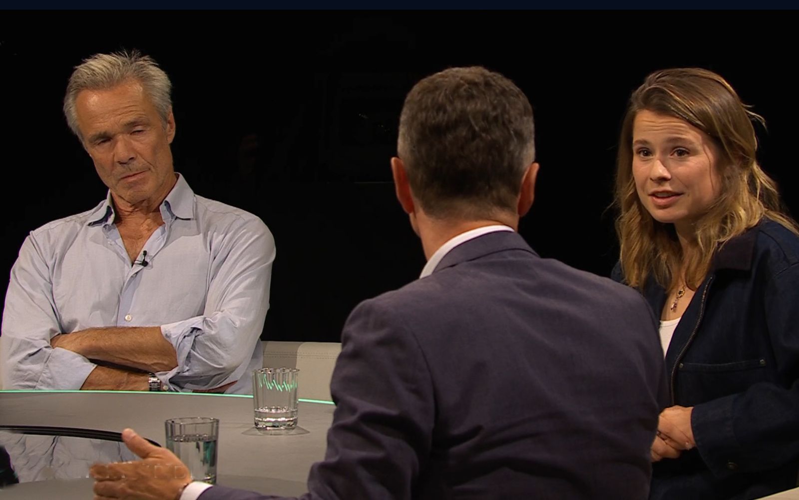 Manfred Gößl (Mitte), Hauptgeschäftsführer der IHK für München und Oberbayern, versuchte Hannes Jaenicke und Klimaaktivistin Luisa Neubauer mit Argumenten zu begegnen. (Bild: BR)