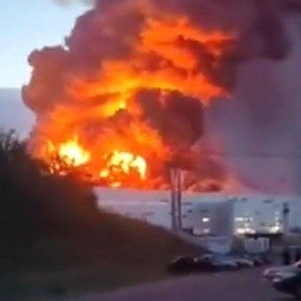 Ein Screenshot aus einem Video soll ein Feuer in einem Wildberries-Logistikzentrum in Pensa zeigen.