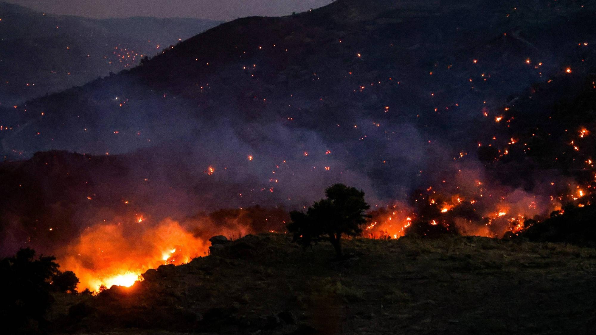 Waldbrände lodern auf der griechischen Insel Kreta.