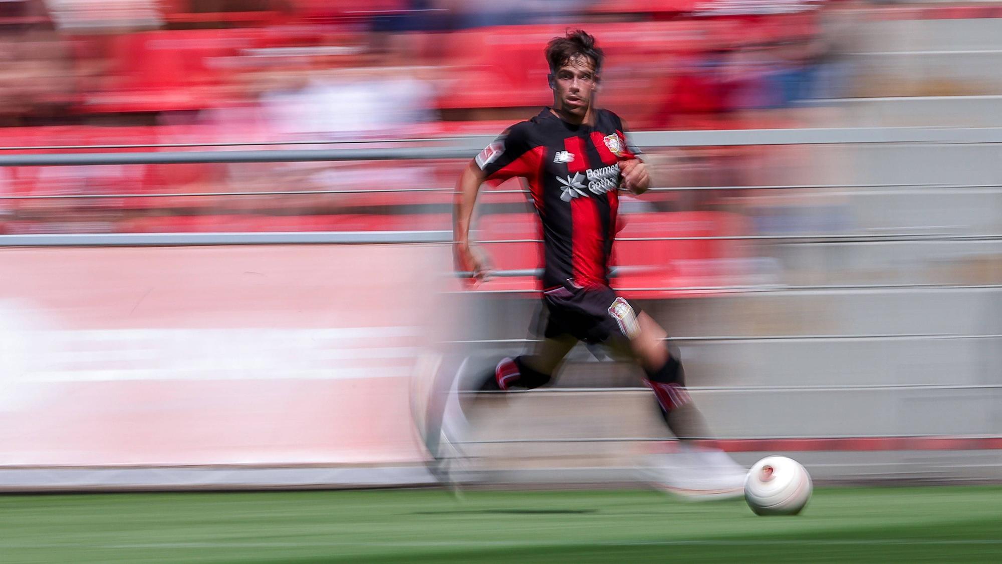 29.07.2026, Fußball, Bayer 04 Leverkusen - KRC Genk, Testspiel, Saison 2026 2027 im Ulrich-Haberland-Stadion: Afonso Moreira Bayer04 Leverkusen 09 dynamisch Laufend DFB regulations prohibit any use of photographs as image sequences and or quasi-video. Nordrhein-Westfalen Deutschland *** July 29, 2026, Soccer, Bayer 04 Leverkusen vs. KRC Genk, Friendly Match, 20262027 Season at Ulrich Haberland Stadium Afonso Moreira Bayer 04 Leverkusen 09 Dynamic In Progress DFB regulations prohibit any use of photographs as image sequences and/or quasi-video North Rhine-Westphalia, Germany