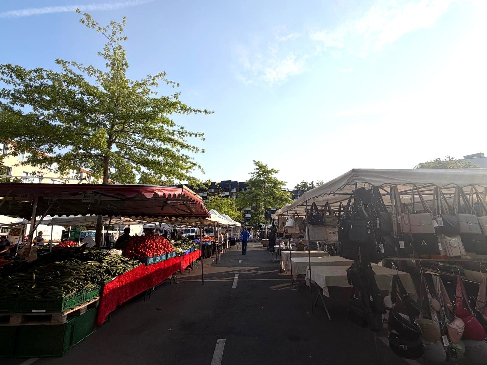Ob Käse aus den Niederlanden oder Wurst und Gemüse aus Leverkusen, der Wochenmarkt in Opladen ist für viele Leverkusener ein fester Bestandteil des Vormittags.