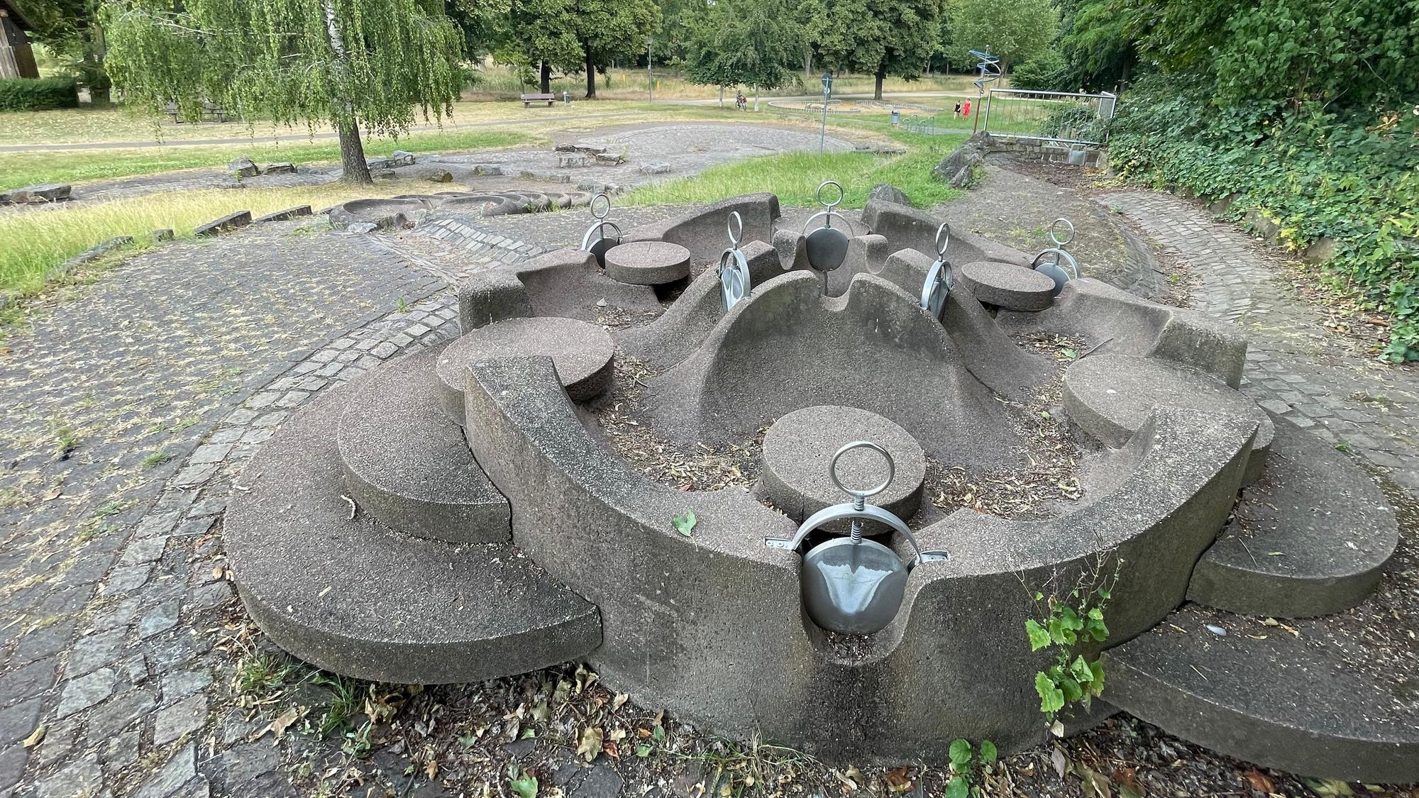 Der Wasserspielplatz der Stadt Euskirchen im Erftpark liegt immer noch trocken.