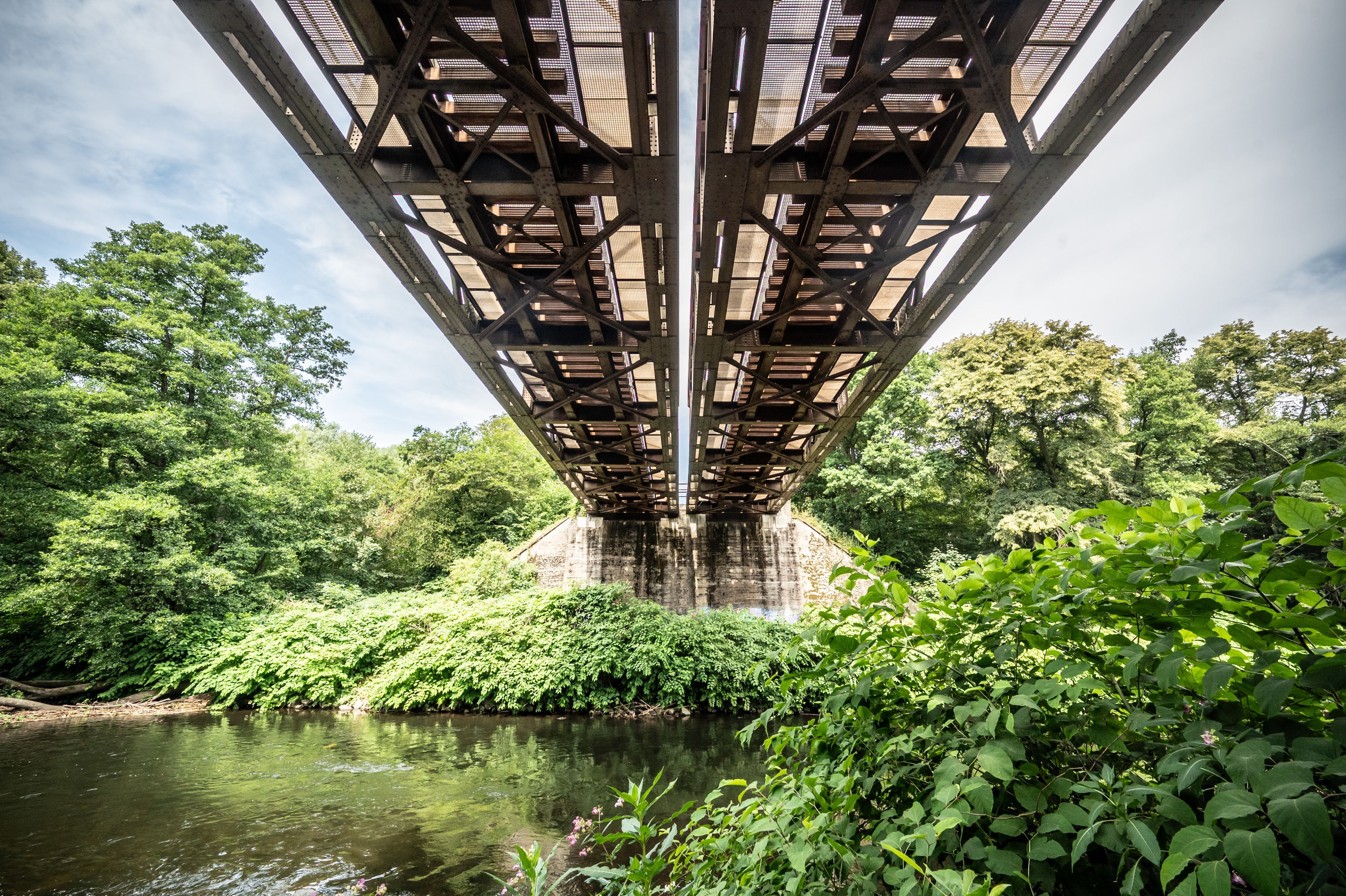 DB Bahn: Opladener Wupperbrücke der ehem. Troisdorf-Speldorfer Bahn (Güterzugstrecke) Das ist nicht die schadhafte Brücke.  Opladen-Bild: Ralf Krieger