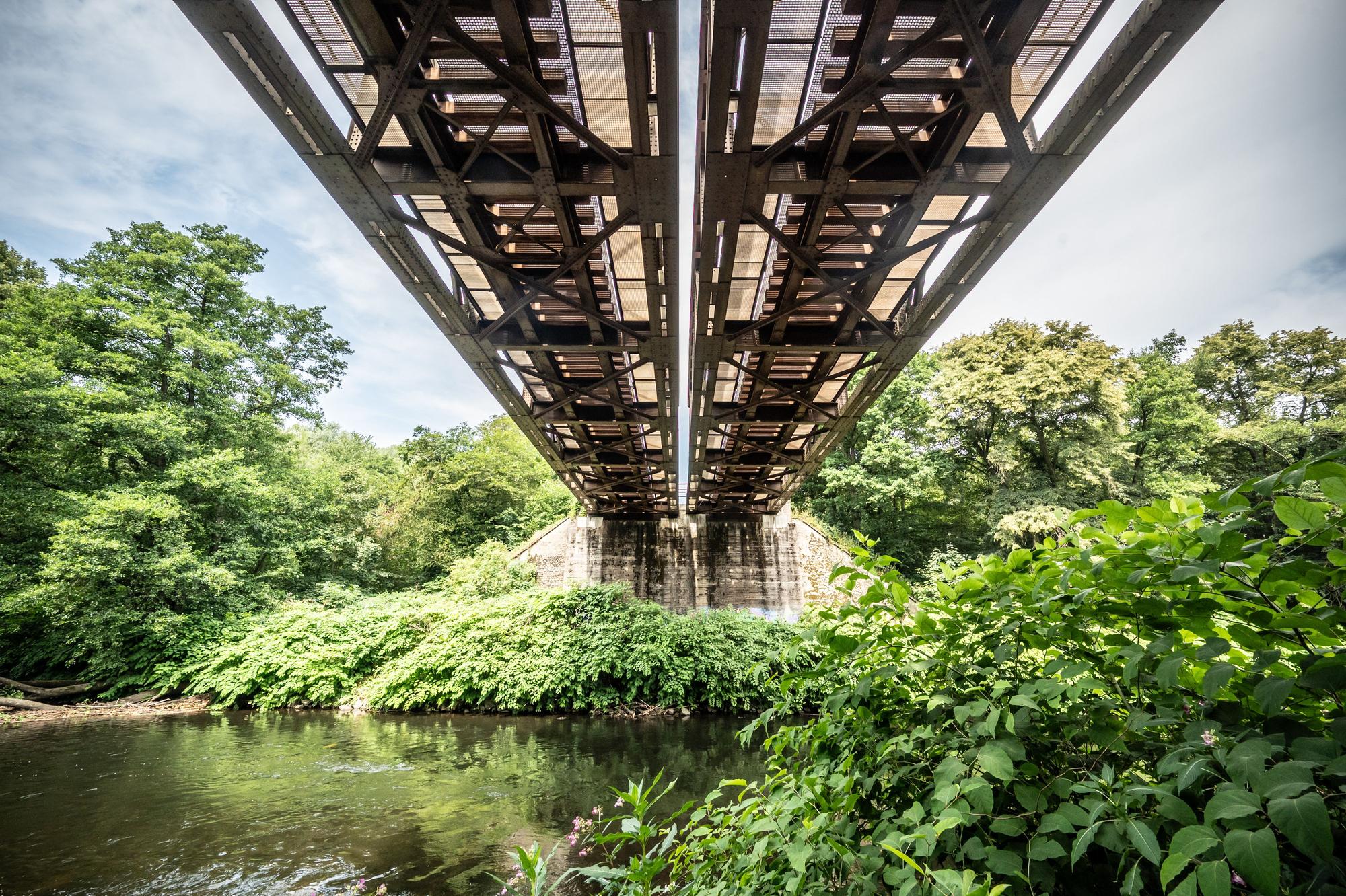 DB Bahn: Opladener Wupperbrücke der ehem. Troisdorf-Speldorfer Bahn (Güterzugstrecke) Das ist nicht die schadhafte Brücke. Opladen-Bild: Ralf Krieger