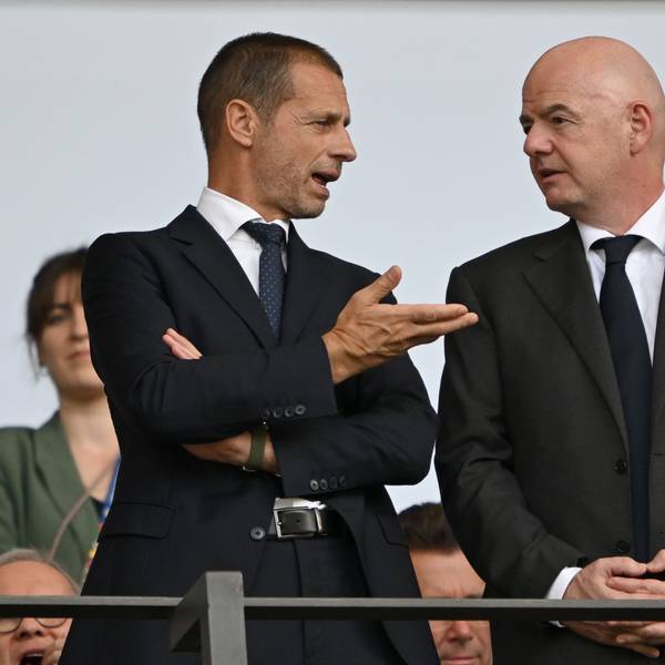 ARCHIV - 29.06.2024, Berlin: Fußball, UEFA Euro 2024, EM, Schweiz - Italien, Finalrunde, Achtelfinale, Olympiastadion Berlin, UEFA-Präsident Aleksander Ceferin (l) und FIFA-Präsident Gianni Infantino auf der Tribüne. (zu dpa: «Empörung aus Europa: Was Infantinos WM-Plan bedeutet») Foto: Robert Michael/dpa +++ dpa-Bildfunk +++