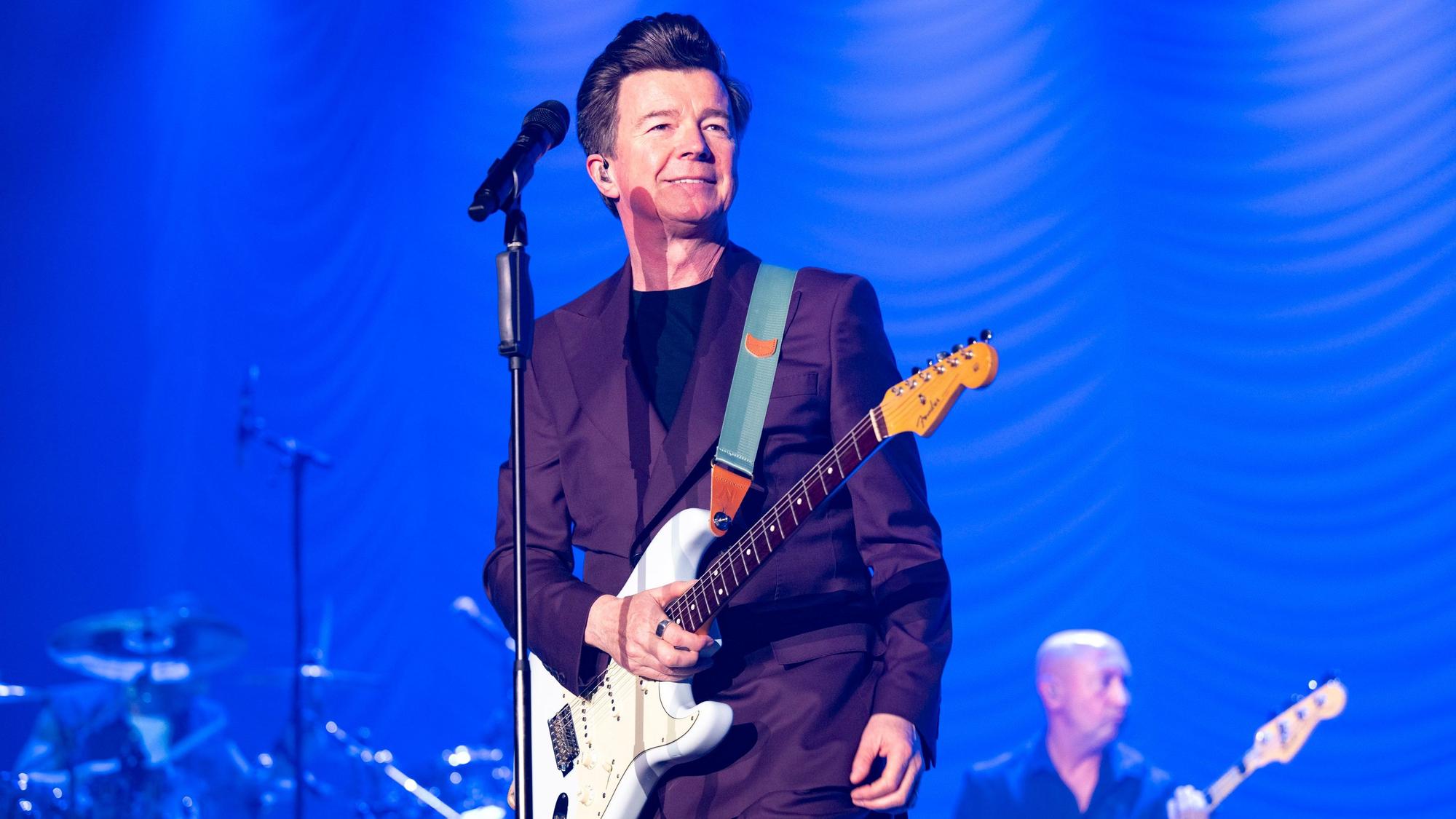 Rick Astley auf seinem Köln-Konzert 2024 im Palladium. 2026 kommt er wieder in die Domstadt.