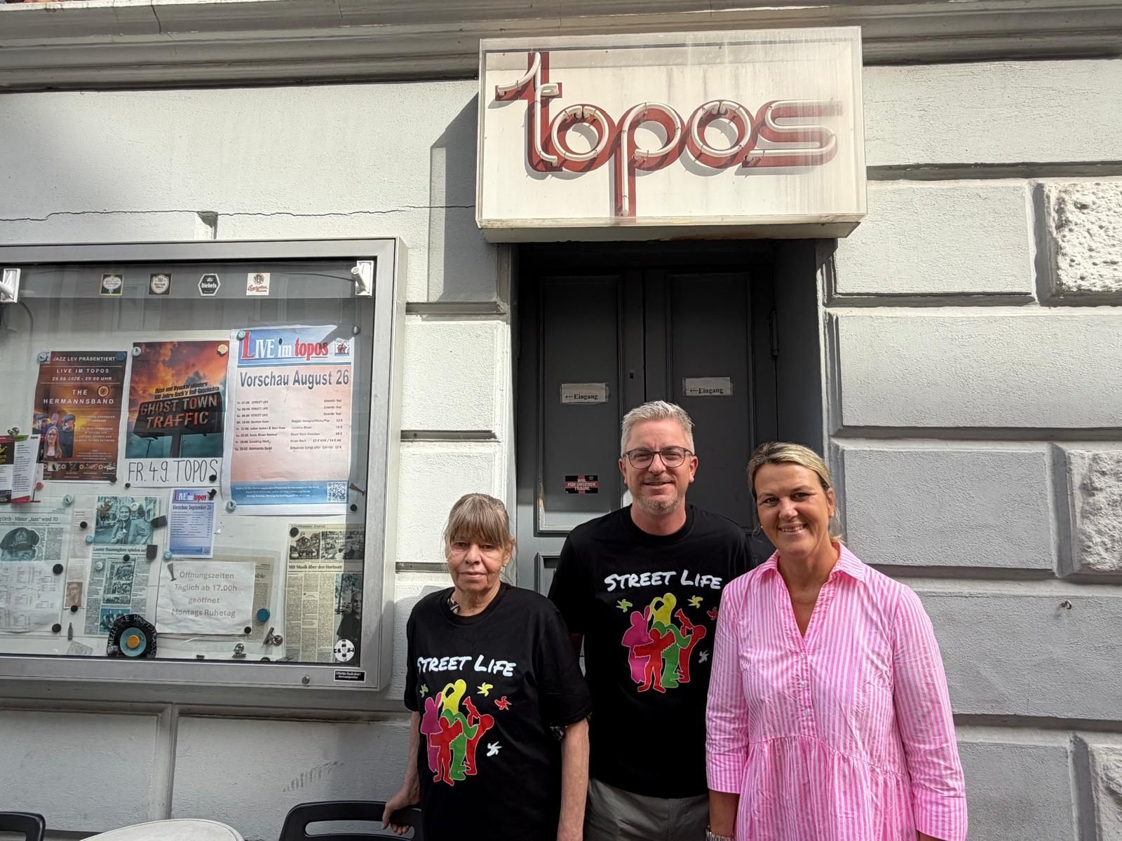 Ingrid Orth, Toby Sauter und Regina Malek (EVL) stellen das diesjährige Programm des Festivals vor.