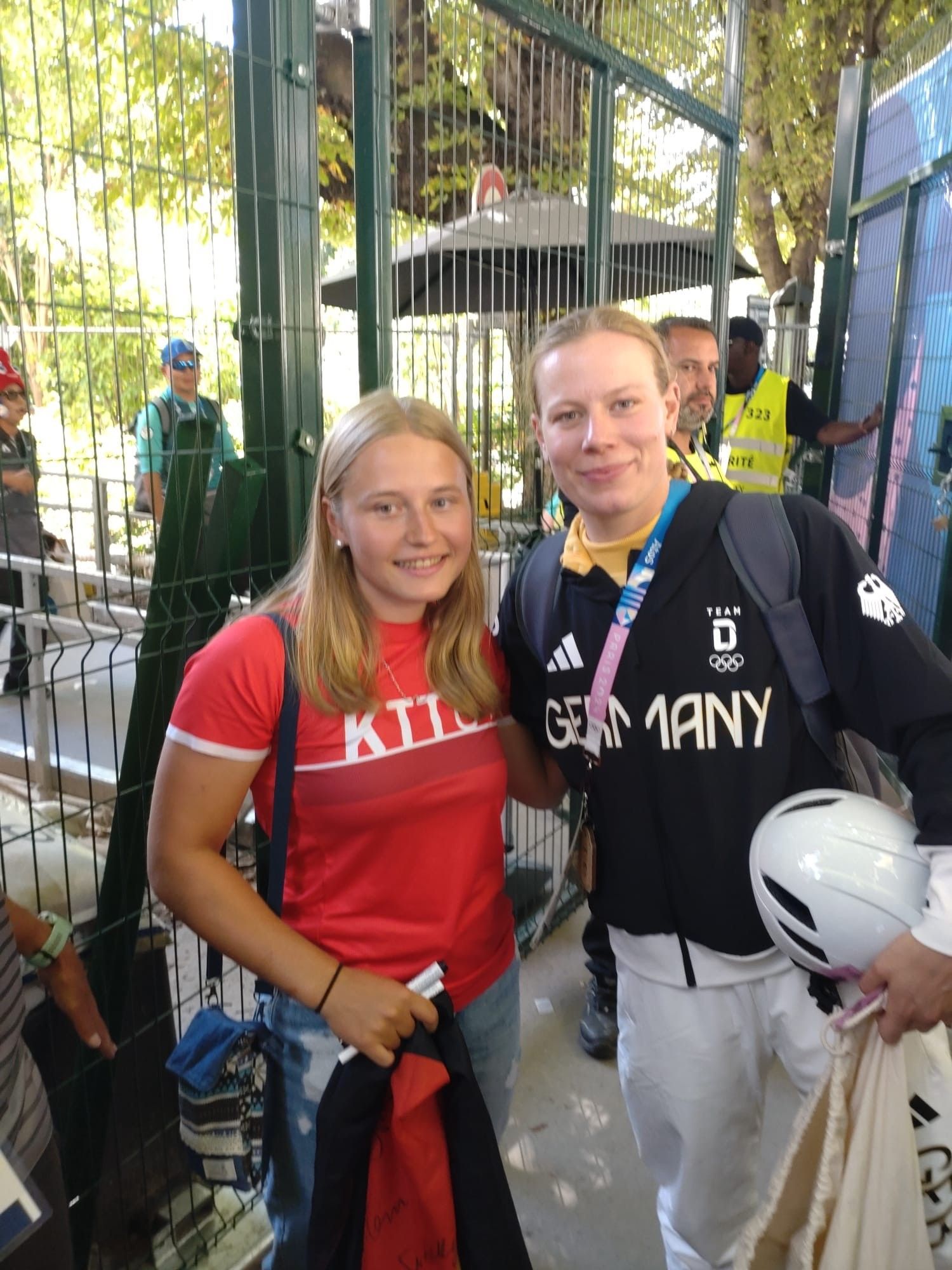 Saskia Schmidt mit Triathletin Laura Lindemann.