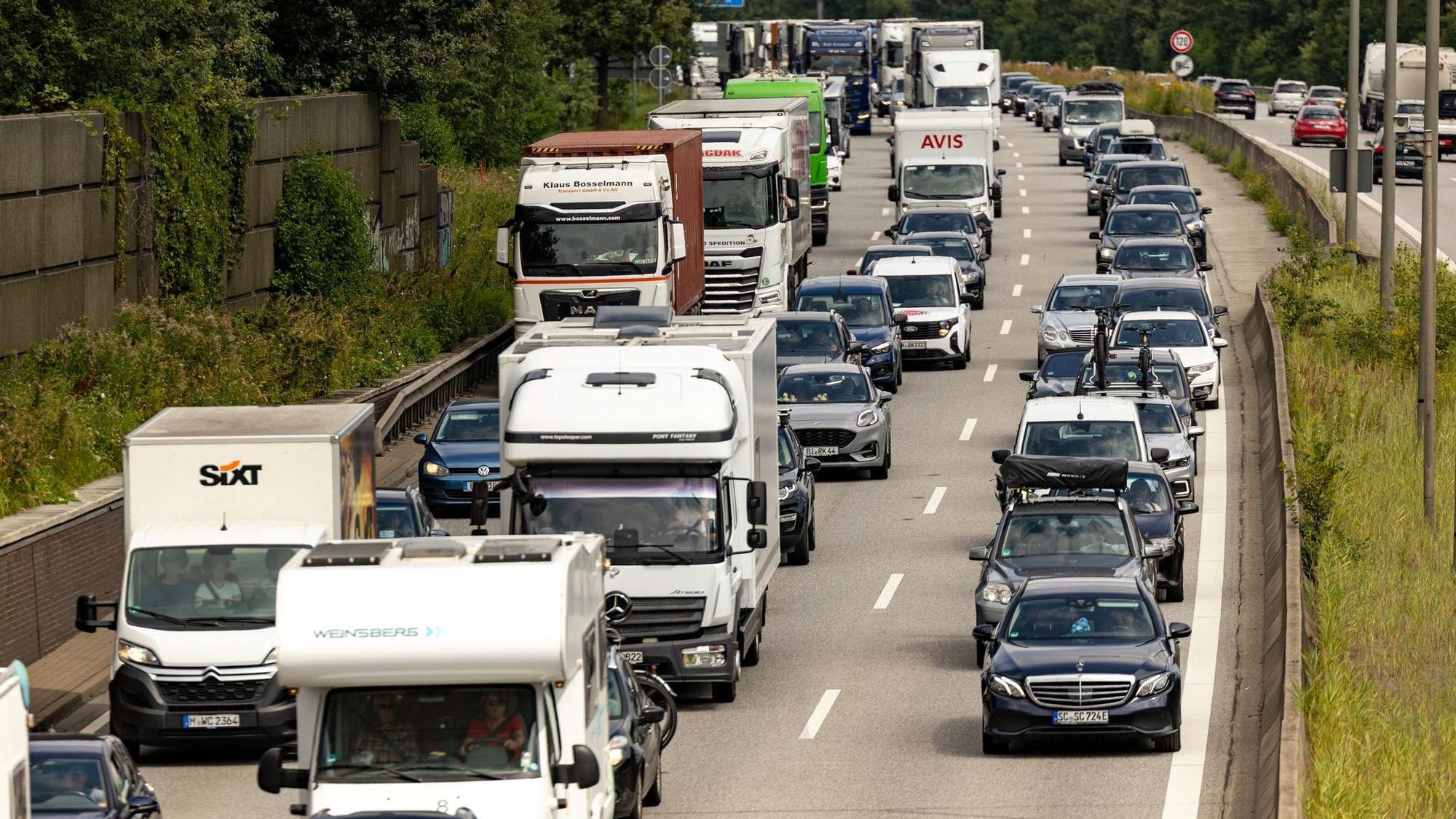 Stau auf der A1 in Nordrhein-Westfalen. (Archivfoto)