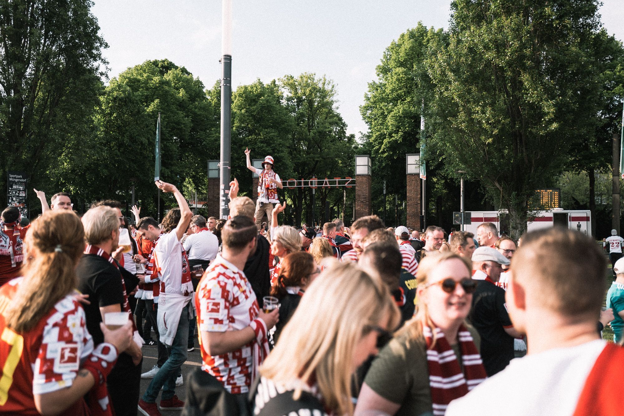 Die Fans des 1. FC Köln bekommen Freibier vom Sponsor.