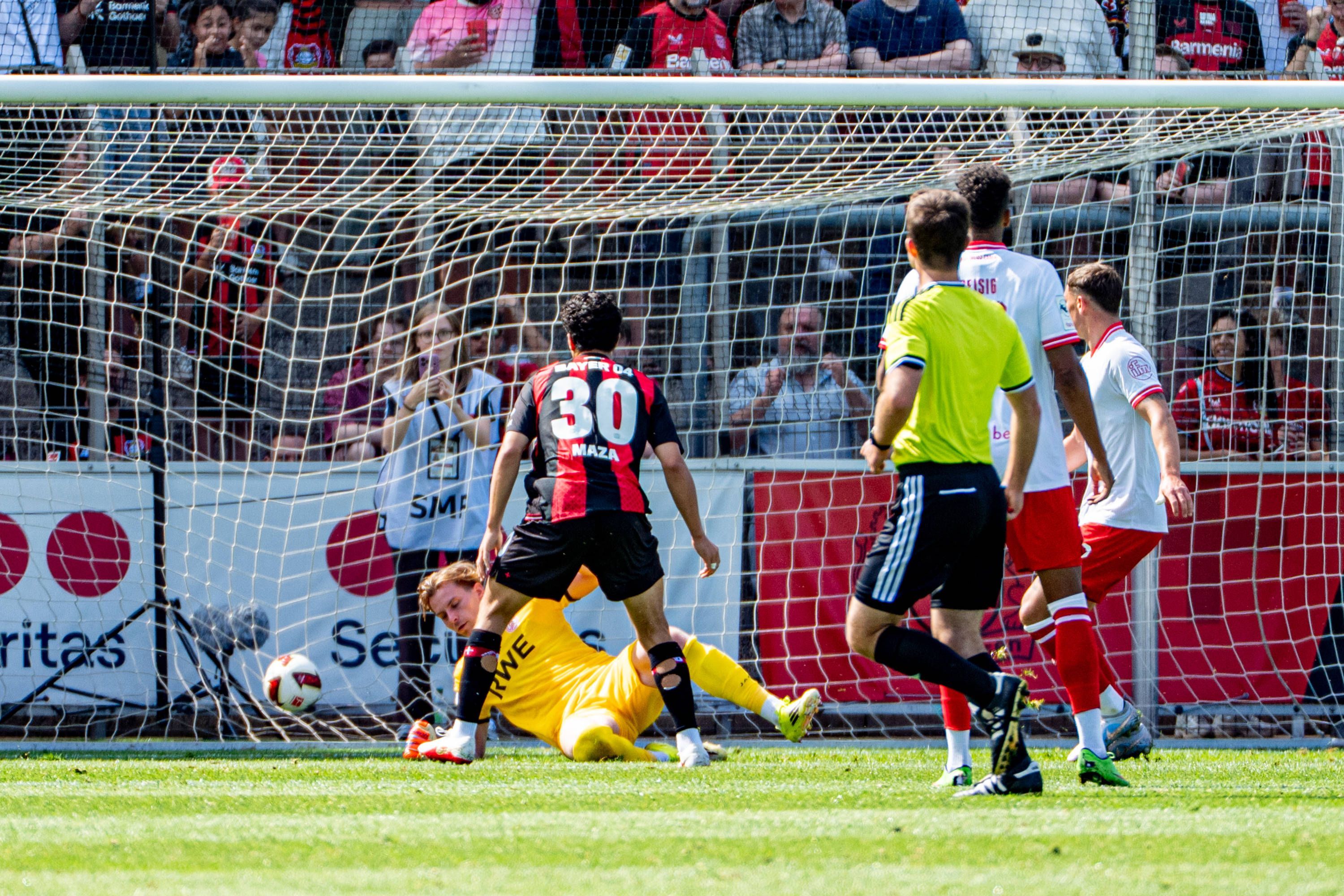 Testspiel Bayer 04 Leverkusen - Rot-Weiss Essen, am 01.08.2026, Ulrich-Haberland-Stadion, Leverkusen. Ibrahim Maza Bayer 04 Leverkusen 30, Jaka Äauber PotoÄnik Rot-Weiss Essen 9, Das Tor zum 1.0 Testspiel Bayer 04 Leverkusen - Rot-Weiss Essen, am 01.08.2026, Ulrich-Haberland-Stadion, Leverkusen. *** Friendly Match: Bayer 04 Leverkusen vs. Rot-Weiss Essen, August 1, 2026, Ulrich Haberland Stadium, Leverkusen Ibrahim Maza Bayer 04 Leverkusen 30, Jaka Äauber PhotoÄu008Dnik, Rot Weiss Essen 9 The goal that made it 10 in the friendly match between Bayer 04 Leverkusen and Rot Weiss Essen on August 1, 2026, at Ulrich Haberland Stadium, Leverkusen Copyright: xBEAUTIFULxSPORTS/Erlhofx