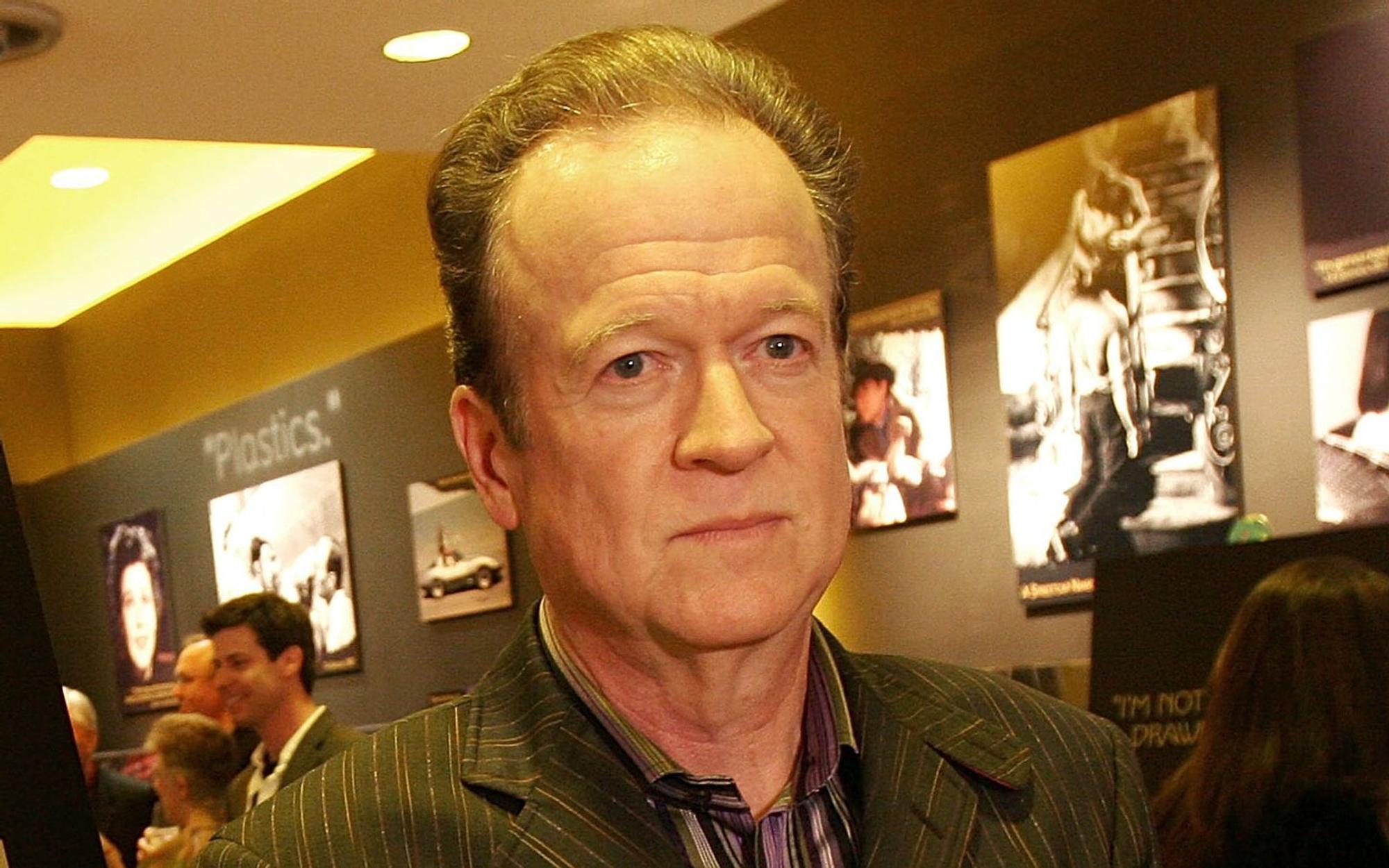 Er schrieb die Drehbücher zu Klassikern wie „American Graffiti“ und „Indiana Jones und der Tempel des Todes“, als Regisseur landete Willard Huyck aber mit „Howard - ein tierischer Held“ einen Flop. (Bild: Charley Gallay/Getty Images)