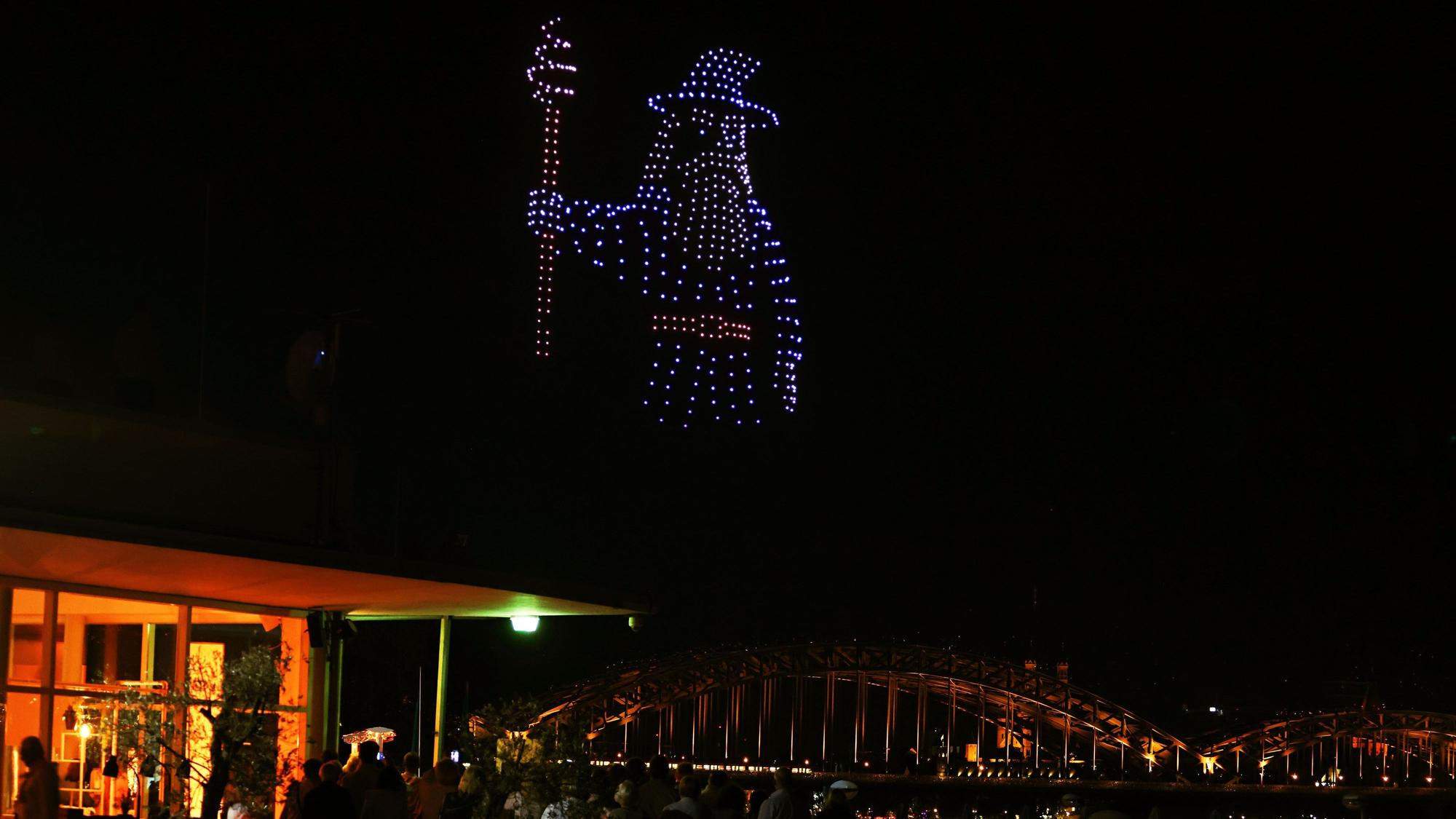Die Drohnenshow bei den Kölner Lichtern.