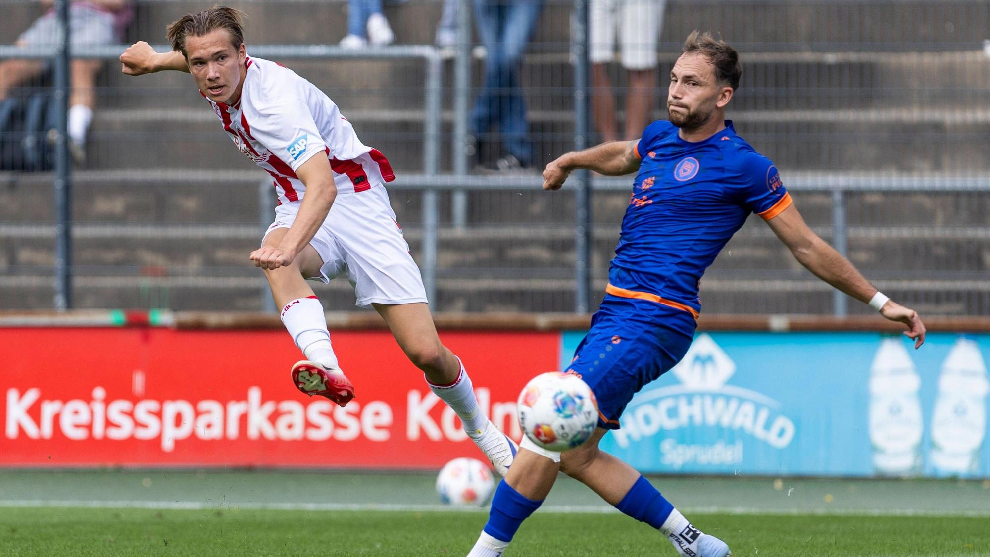 Regionalliga West: 1. FC Köln U21, U 21 - Sportfreunde Siegen, 17.08.2025 Luiz Antonio Labenz 1. FC Köln U21, 7, Florian Mayer Sportfreunde Siegen 1899, 42. Regionalliga West, 1. FC Köln U21 - Sportfreunde Siegen, 4. Spieltag, am 17.08.2025, Franz-Kremer-Stadion, Köln *** Regionalliga West 1 FC Köln U21 Sportfreunde Siegen, 17 08 2025 Luiz Antonio Labenz 1 FC Köln U21, 7 , Florian Mayer Sportfreunde Siegen 1899, 42 Regionalliga West, 1 FC Köln U21 Sportfreunde Siegen, 4 Matchday, on 17 08 2025, Franz Kremer Stadium, Cologne Copyright: xBEAUTIFULxSPORTS/Meuselx