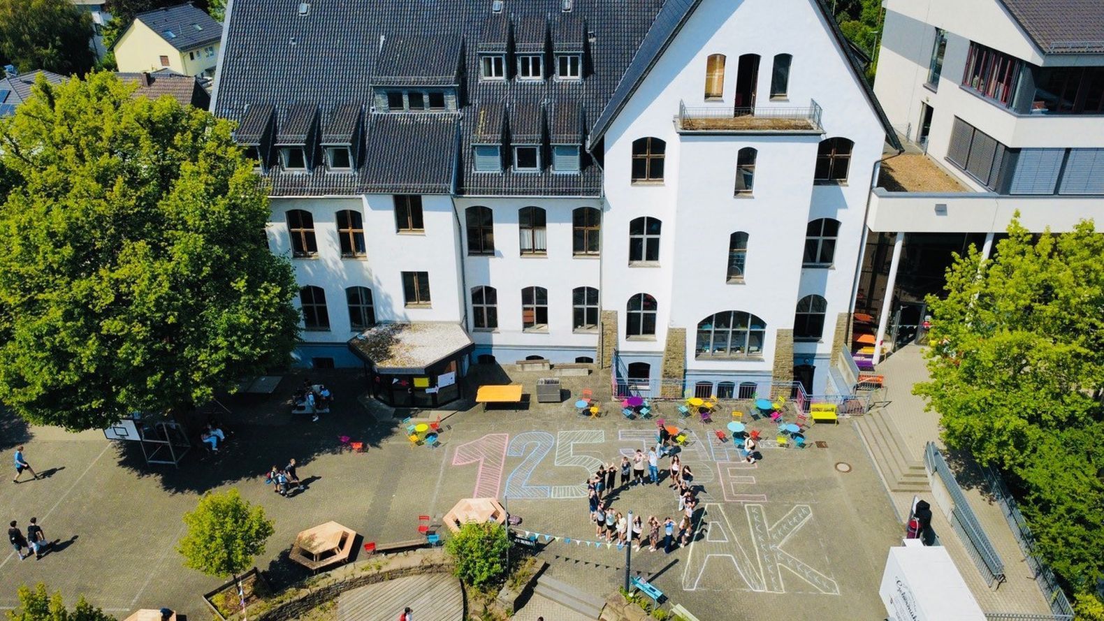 Anfänge im Kuh- und Ziegenstall: Das Antoniuskolleg in Neunkirchen feiert sein 125-Jähriges Bestehen. 

Neunkirchen-Seelscheid Gymnasium Malteser Werke