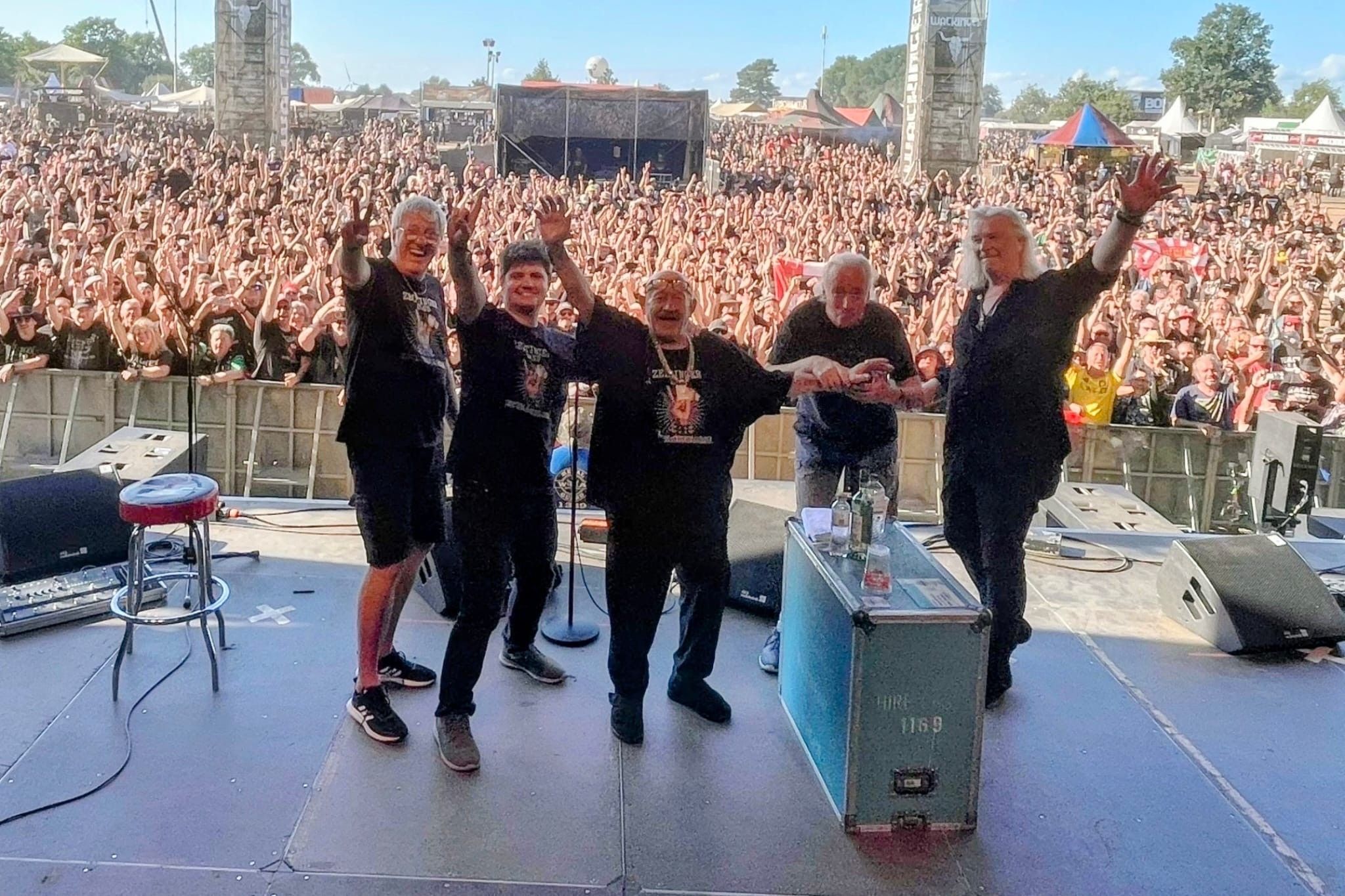 Jürgen Zeltinger mit seiner Band auf der Wacken-Bühne.