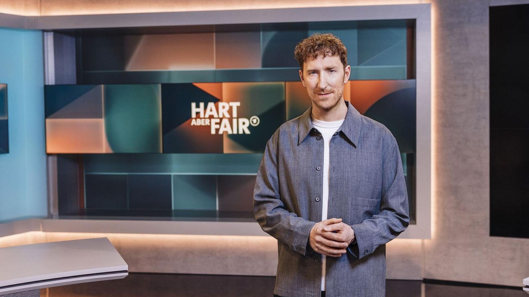 Louis Klamroth hat mit „Hart aber fair“ zuletzt einiges an linearer Sendezeit eingebüßt. (Bild: WDR / Julia Sellmann)
