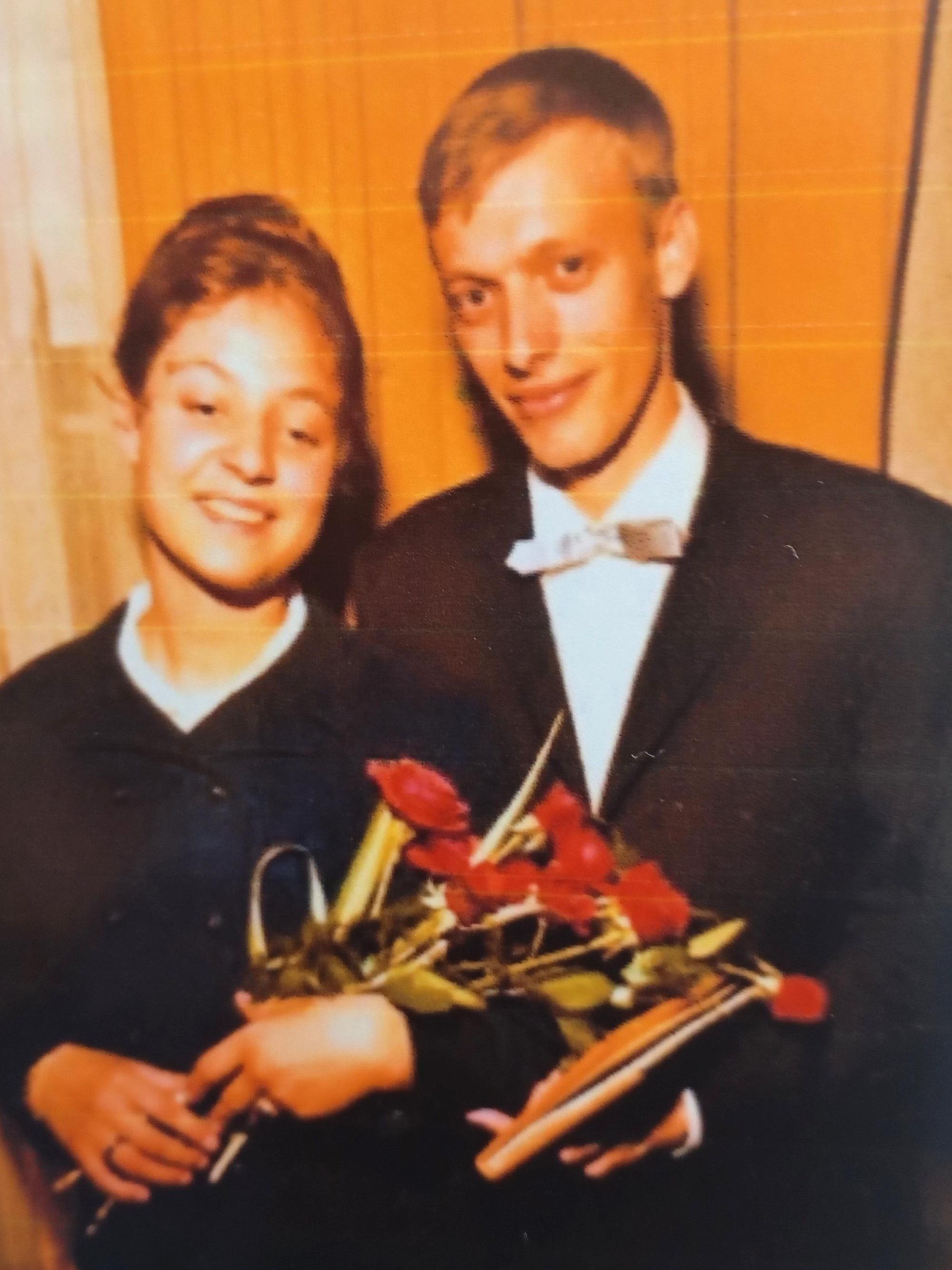 Zu sehen sind Christa und Franz Peperle bei ihrer Hochzeit.