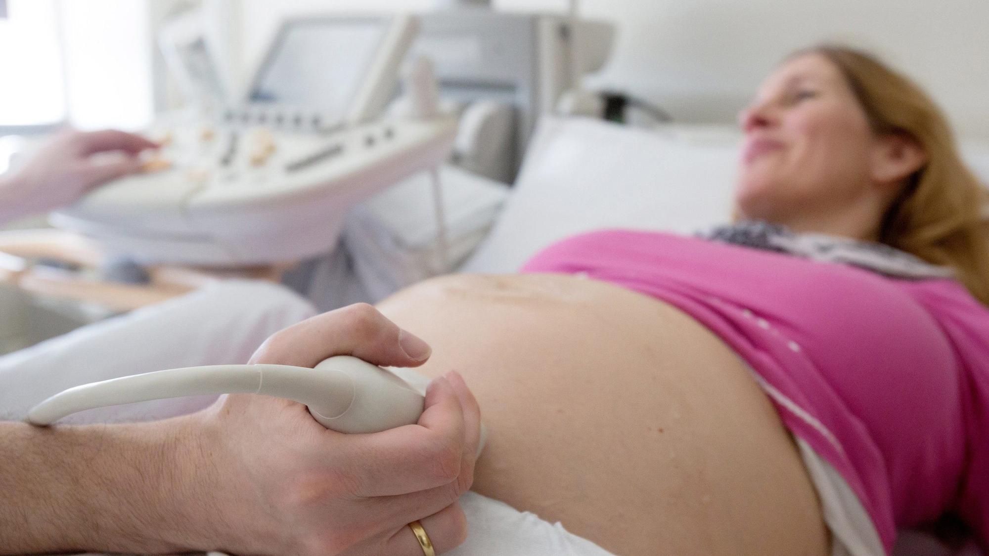 Die Geburtshilfe an der Helios-Klinik in Wipperfürth ist beliebt bei werdenden Eltern. Die Zah der Geburten dort sei stabil, heißt es.