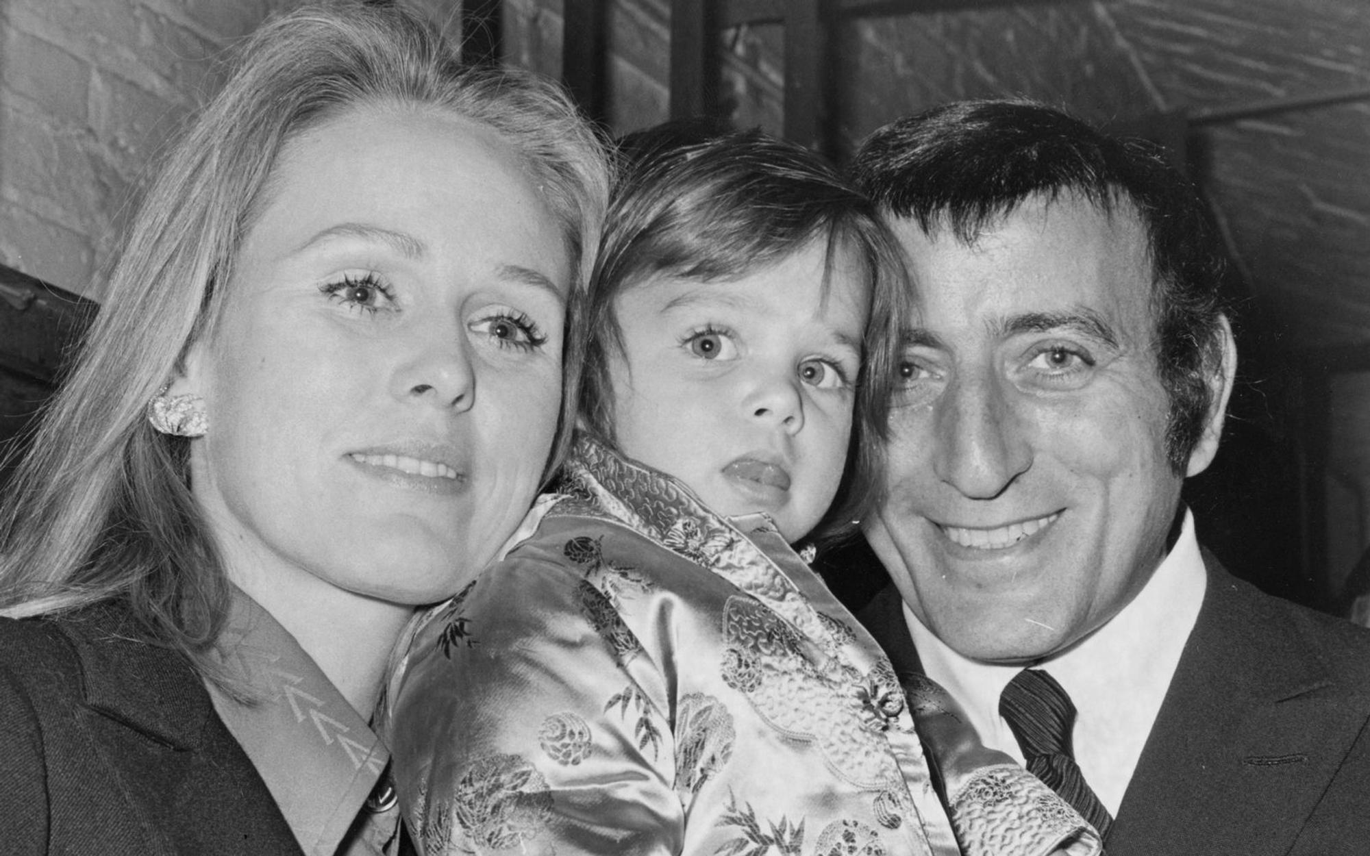 Mit seiner zweiten Ehefrau, der Schauspielerin Sandra Grant (links), war Tony Bennett von 1971 bis 1983 verheiratet. (Bild: Central Press/Hulton Archive/Getty Images)