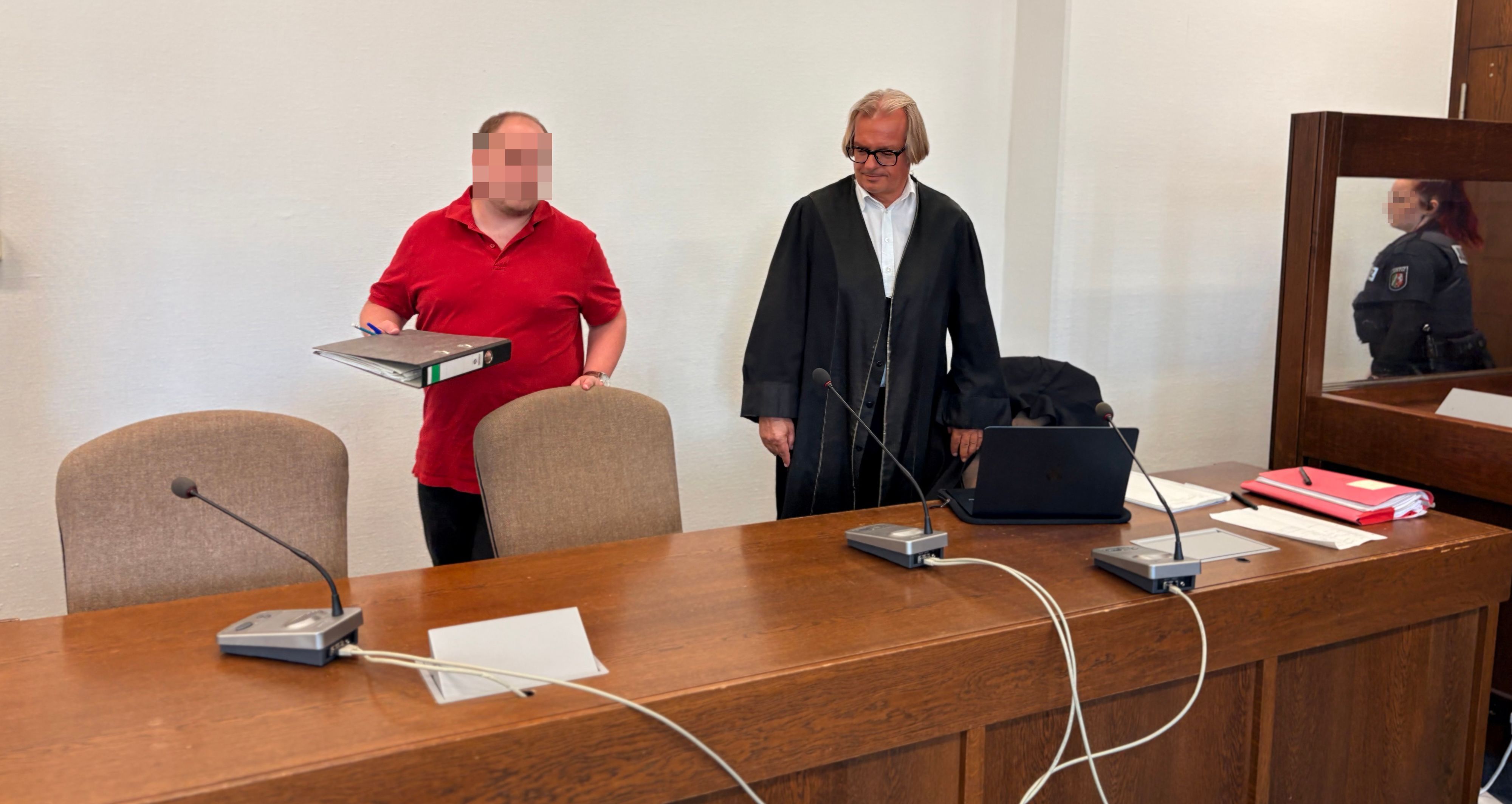Der Angeklagte Christian G. (37) mit Verteidiger Frank Schwarz beim Prozess im Kölner Landgericht