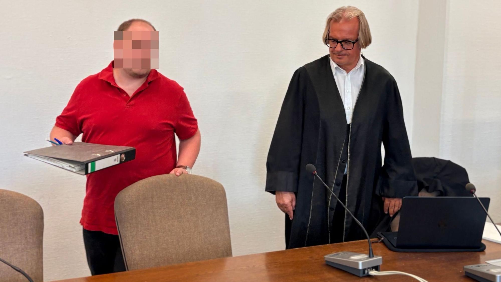 Der Angeklagte Christian G. (37) mit Verteidiger Frank Schwarz beim Prozess im Kölner Landgericht