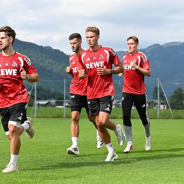 Jan Thielmann läuft im FC-Training vorne weg.