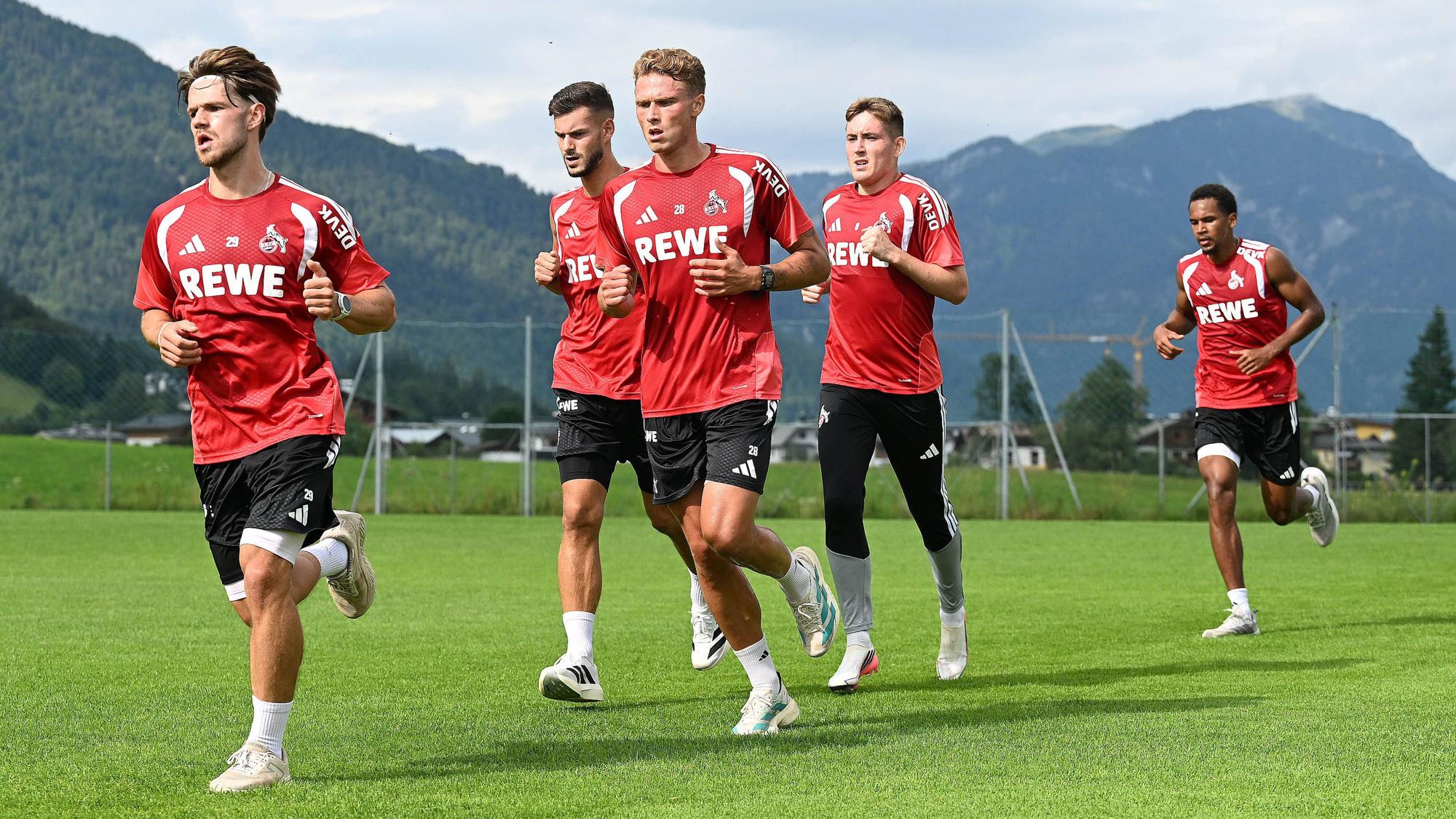 Jan Thielmann läuft im FC-Training vorne weg.
