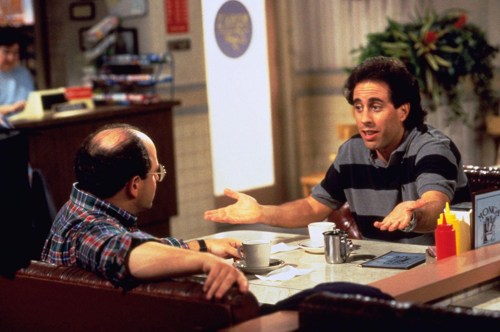 Ein Stand-up-Comedian namens Jerry Seinfeld (Bild, rechts) spielt einen Stand-up-Comedian namens Jerry Seinfeld: Bei „Seinfeld“ war der Hauptdarsteller nicht wirklich von seiner Figur zu trennen.  (Bild: Sony Pictures)