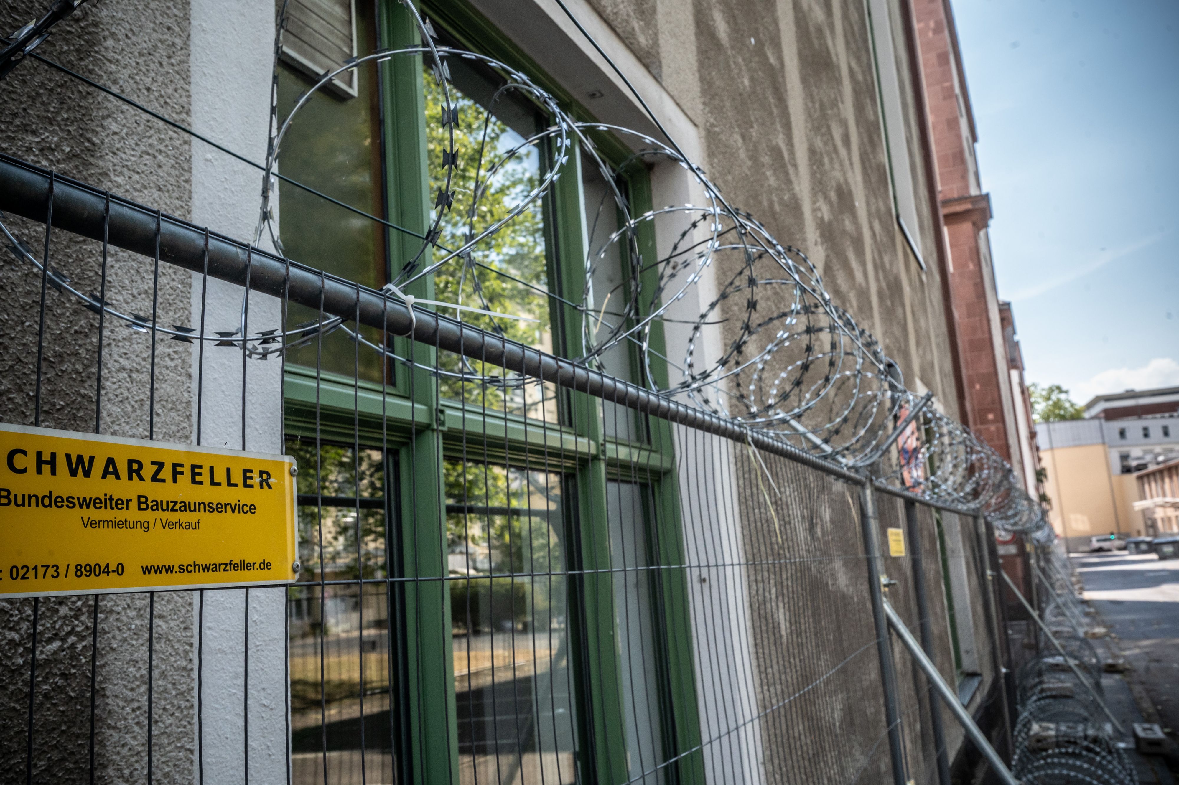 Bayer: Q 26 an der Kaiser-Wilhelm-Allee steht leer und ist mit einer Kette gesichert. Bild: Ralf Krieger